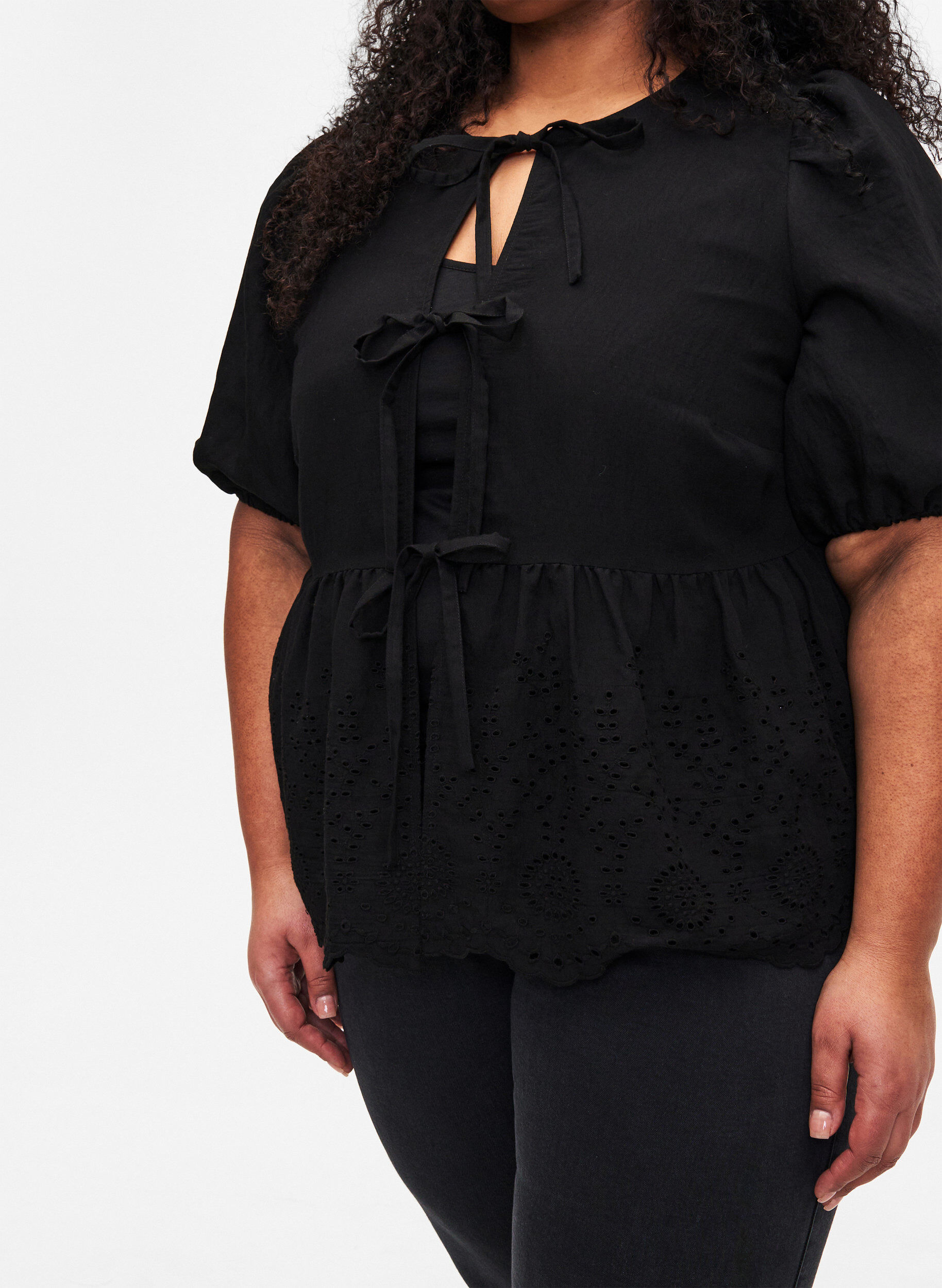 Zizzi Viskose bluse med broderi anglaise, Black, Model image number 2
