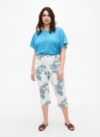 Amy capri jeans med blomsterprint og høj talje, White B.AOP, Model