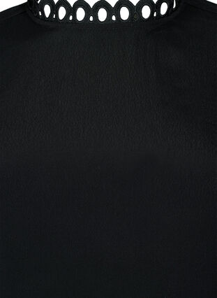 Viskosebluse med crochet ærmer, Black, Packshot image number 2