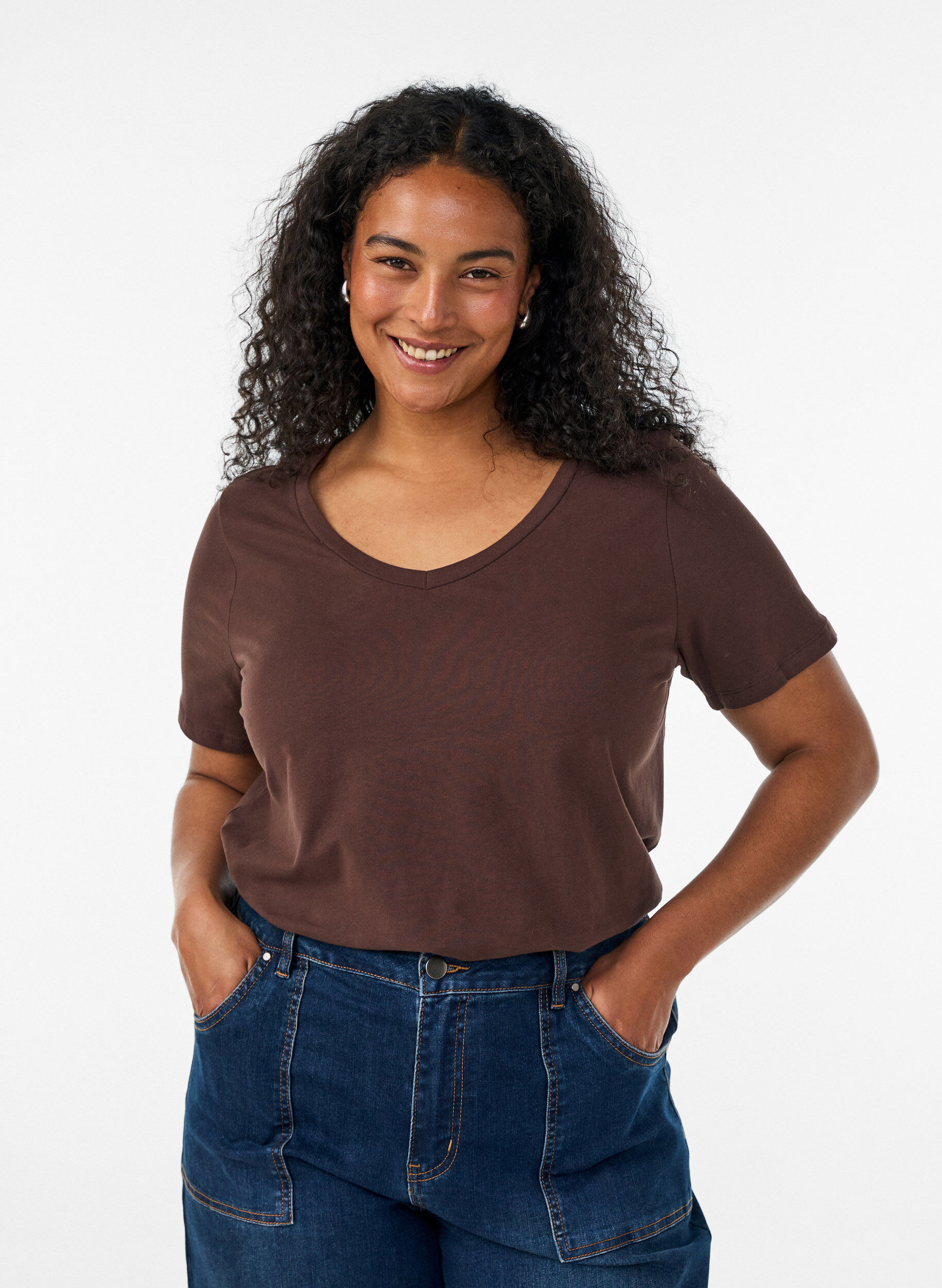 Ensfarvet basis t-shirt i bomuld, Brun, Model