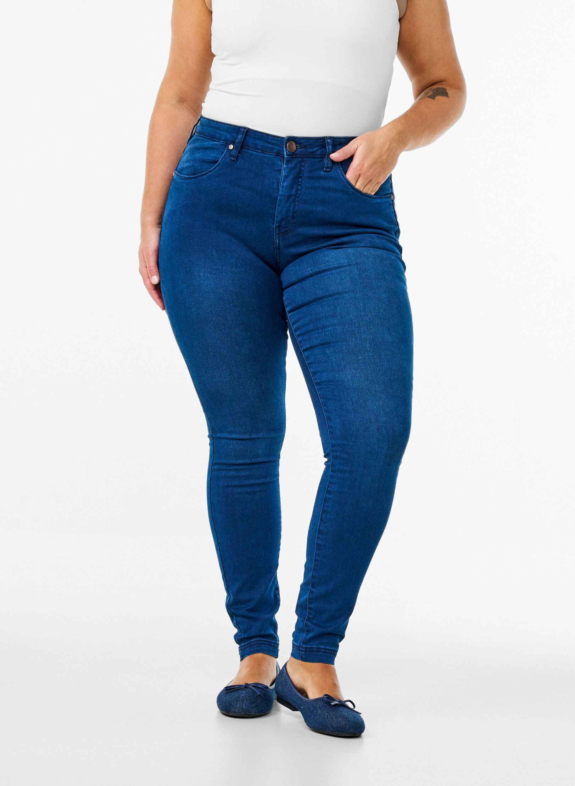 ZizziSuper slim Amy jeans med h&oslash;j talje, Blue Denim, Model image number 2