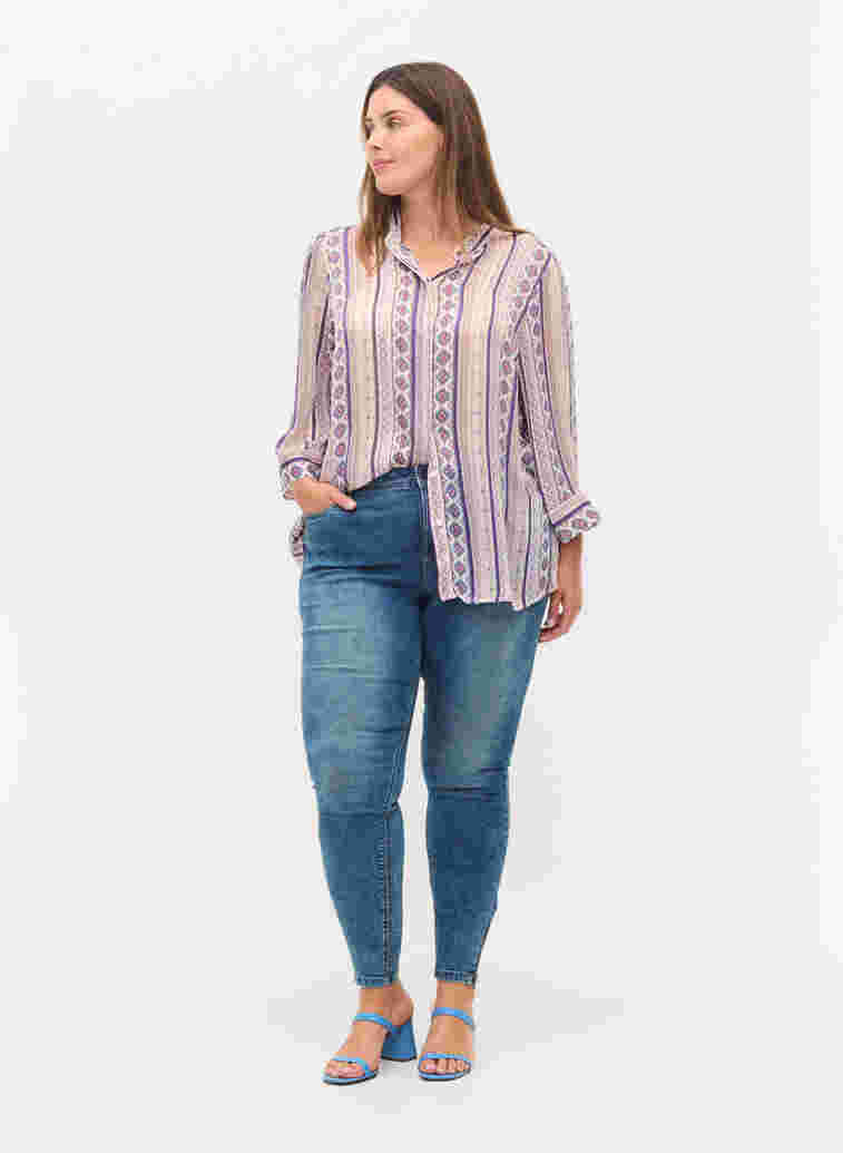 Cropped Amy jeans med lynlås, Blue denim, Model
