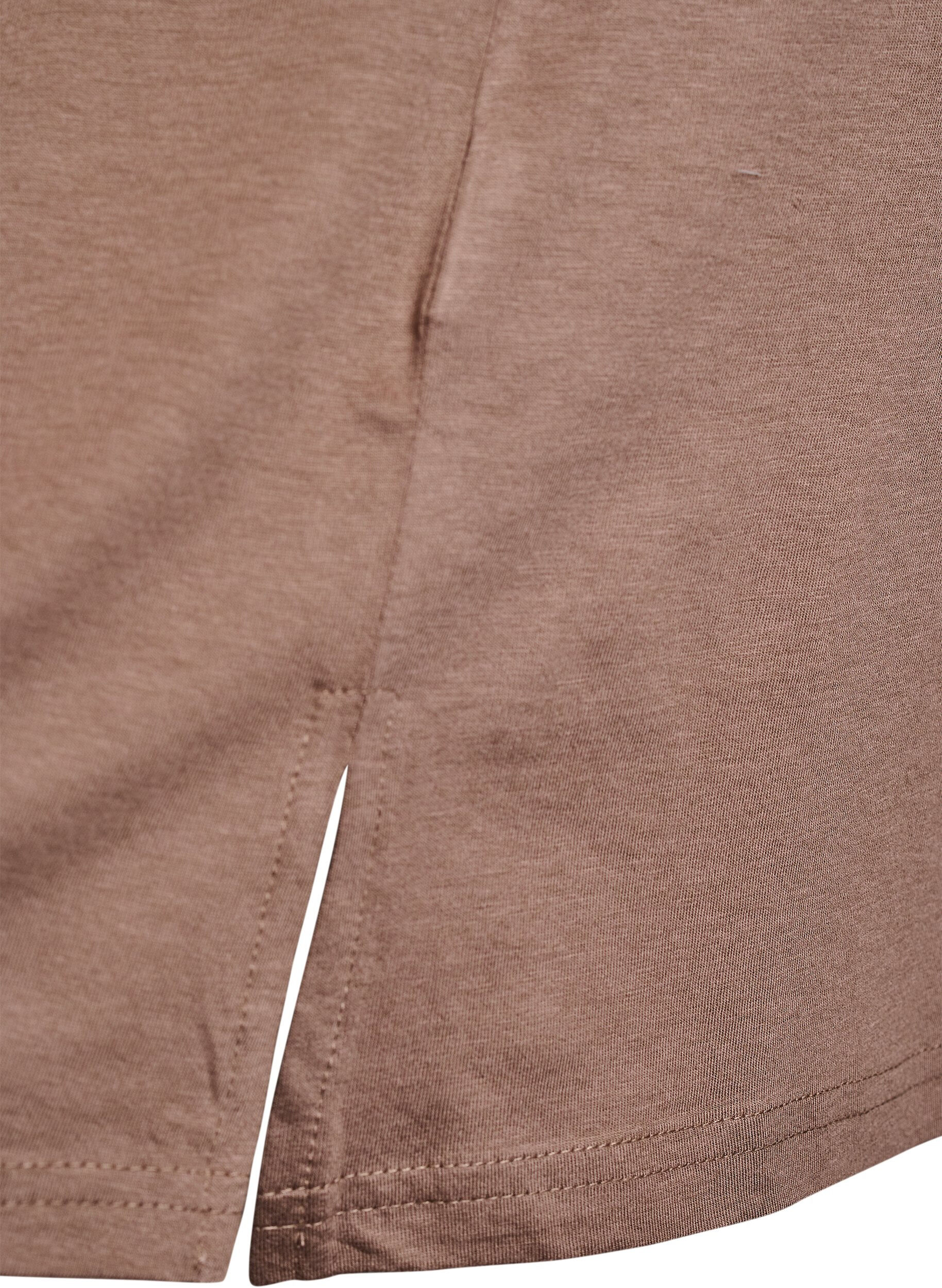 Zizzi Ensfarvet oversize t-shirt med v-hals, Brun, Packshot image number 3