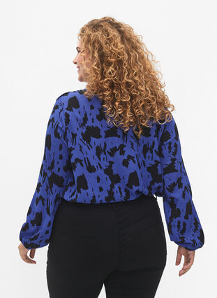 Langærmet bluse med flæser, Black Blue AOP, Model image number 1