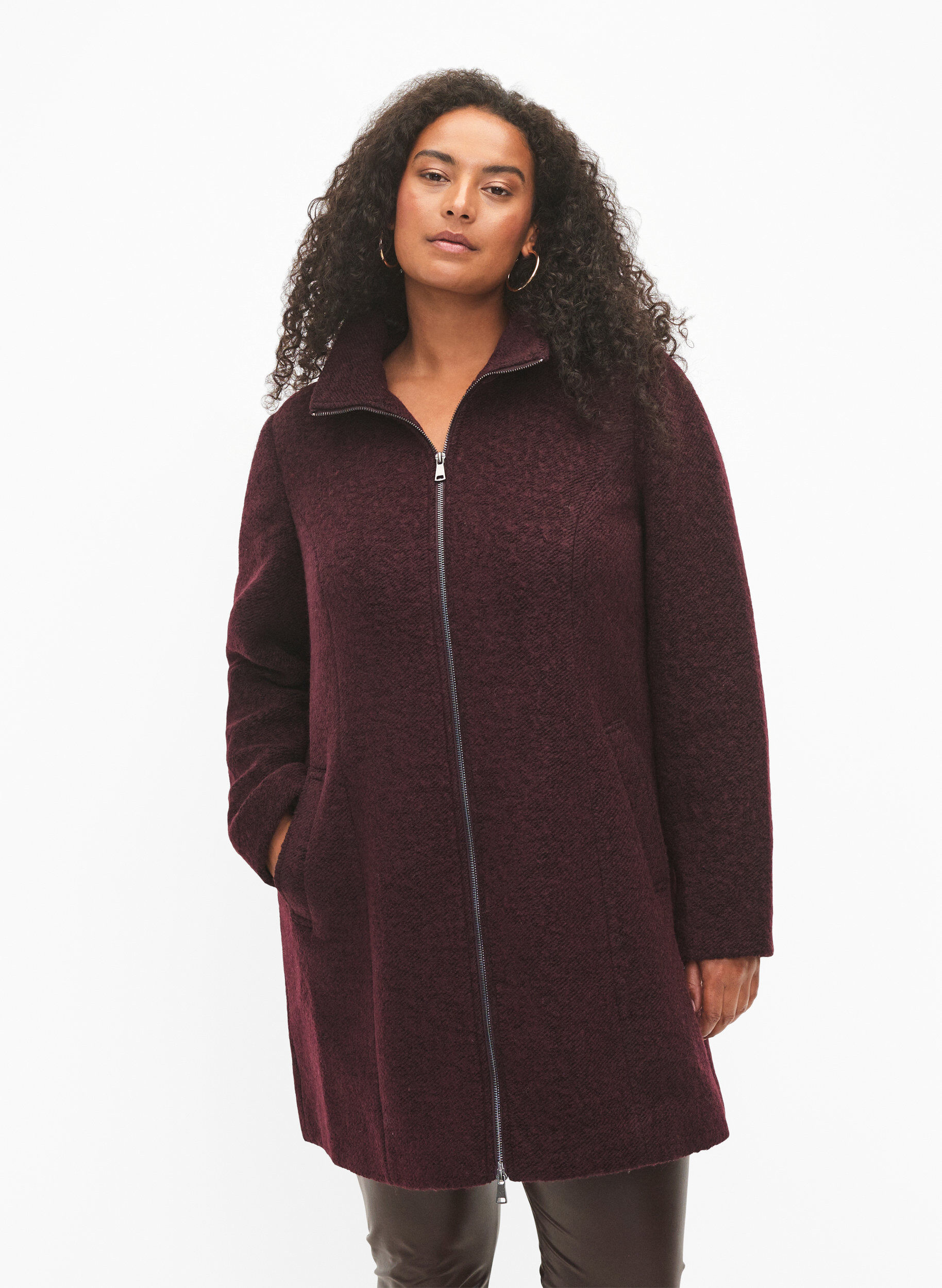 Zizzi Meleret boucl&eacute; frakke med lynl&aring;s, Tawny Port Mel., Model image number 0