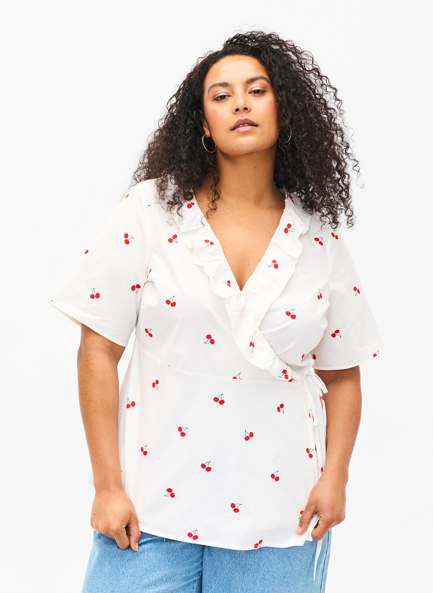 Zizzi Wrapbluse i bomuld med kirseb&aelig;rprint, B. White/Cherry, Model image number 0
