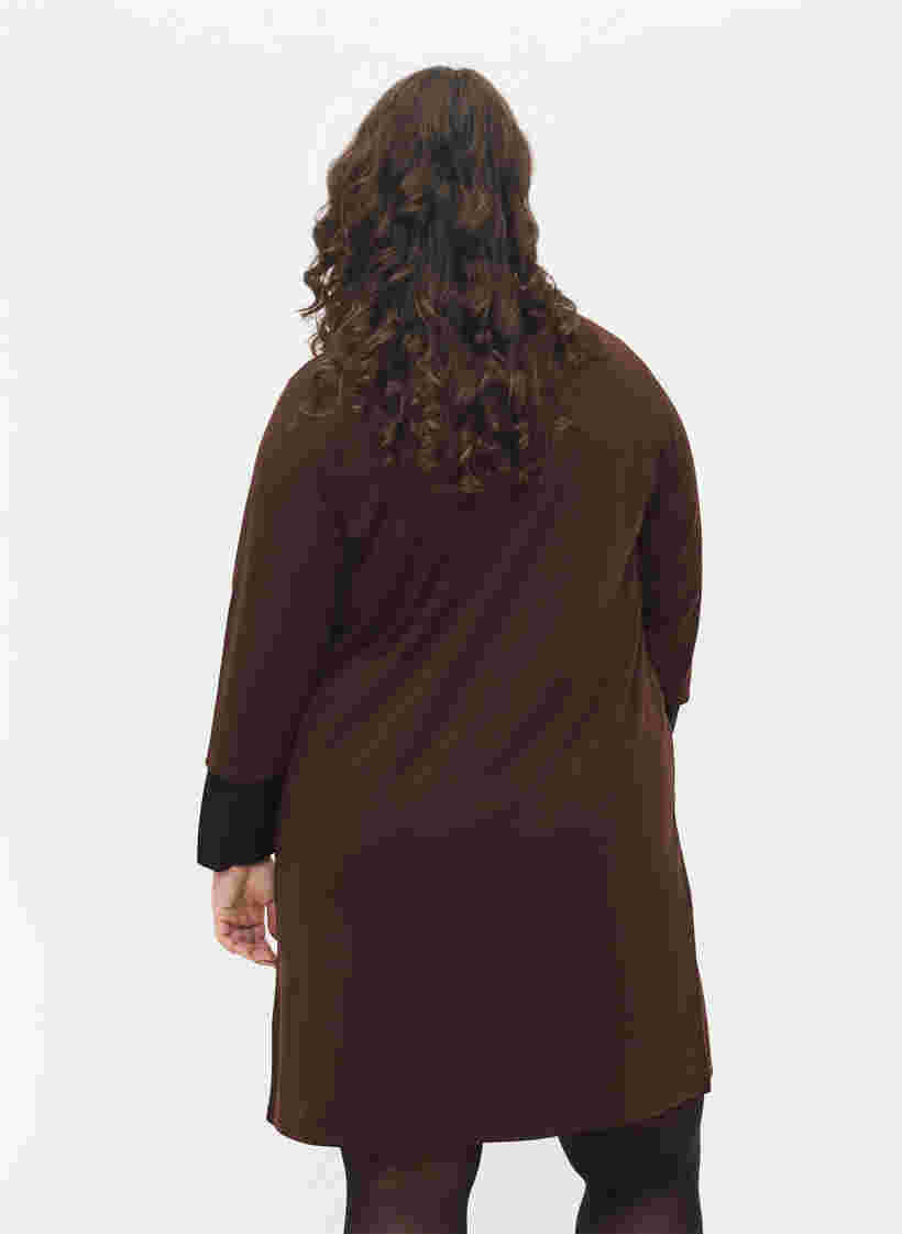 Ensfarvet kjole med v-hals og 3/4 ærmer, Coffee Bean, Model image number 1