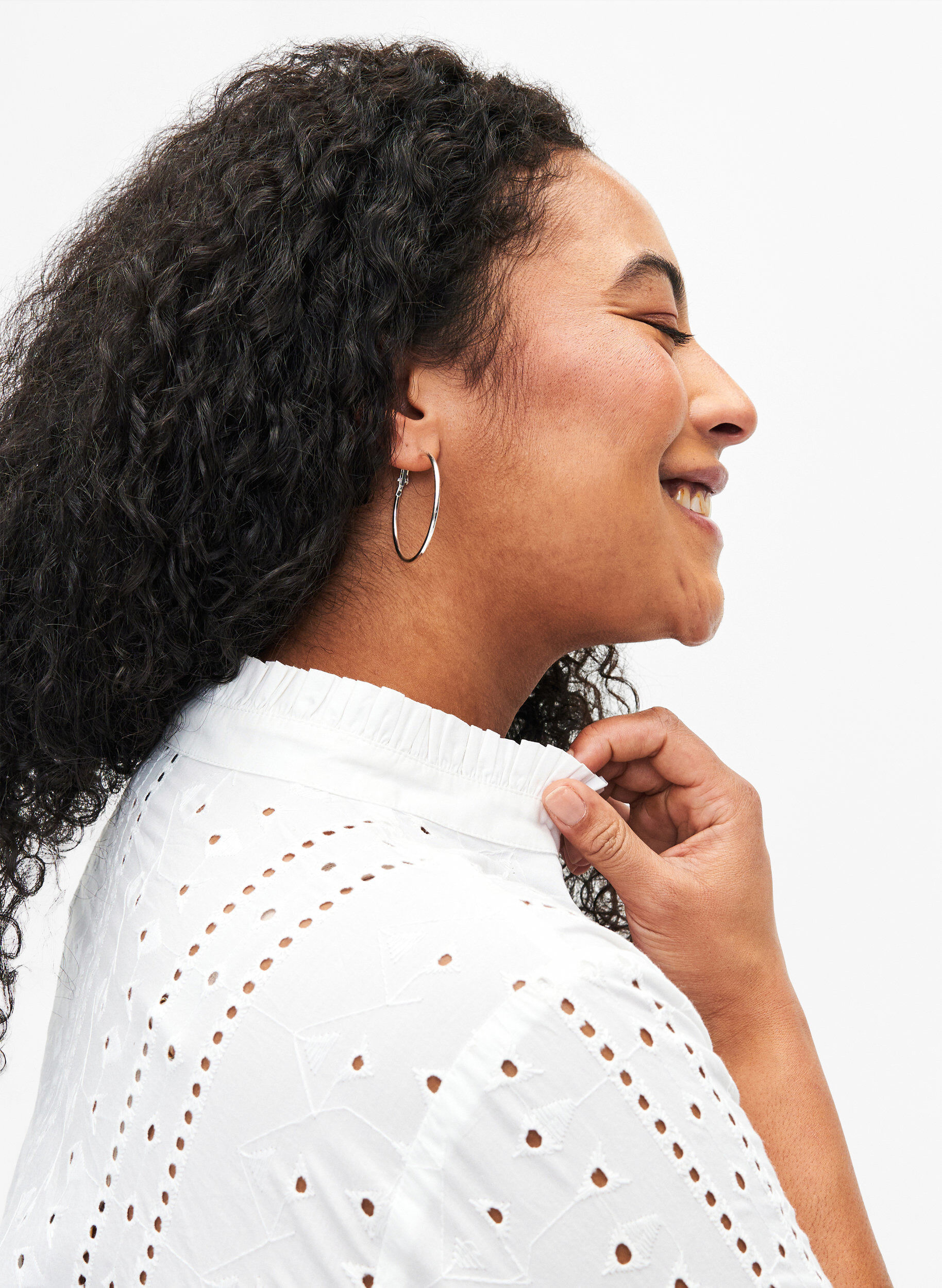 Zizzi Skjortebluse i bomuld med hulm&oslash;nster, Bright White, Model image number 2