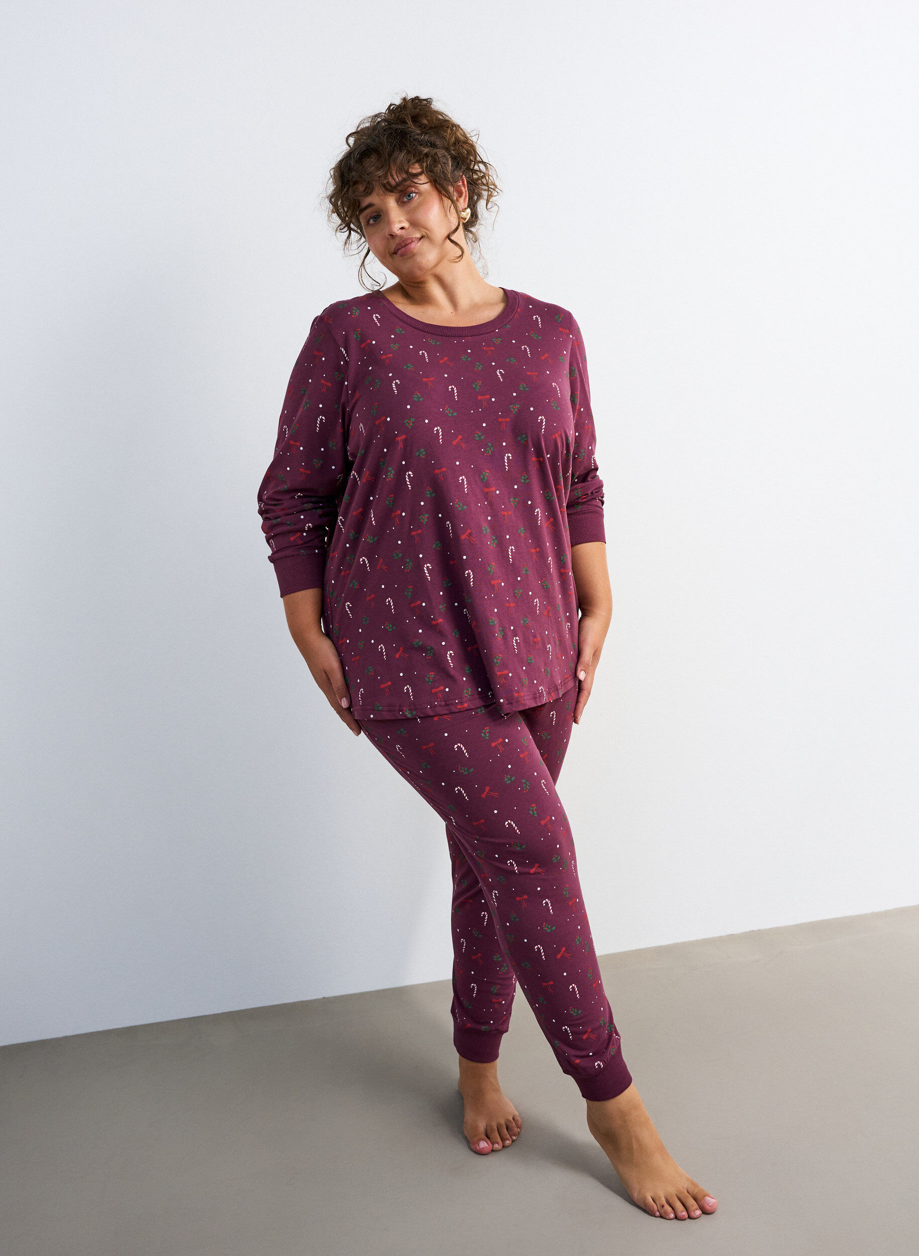 Natbukser med print, M&oslash;rk Bordeaux, Model