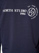 Lang&aelig;rmet jerseybluse med tekstprint, Bl&aring;, Packshot image number 4