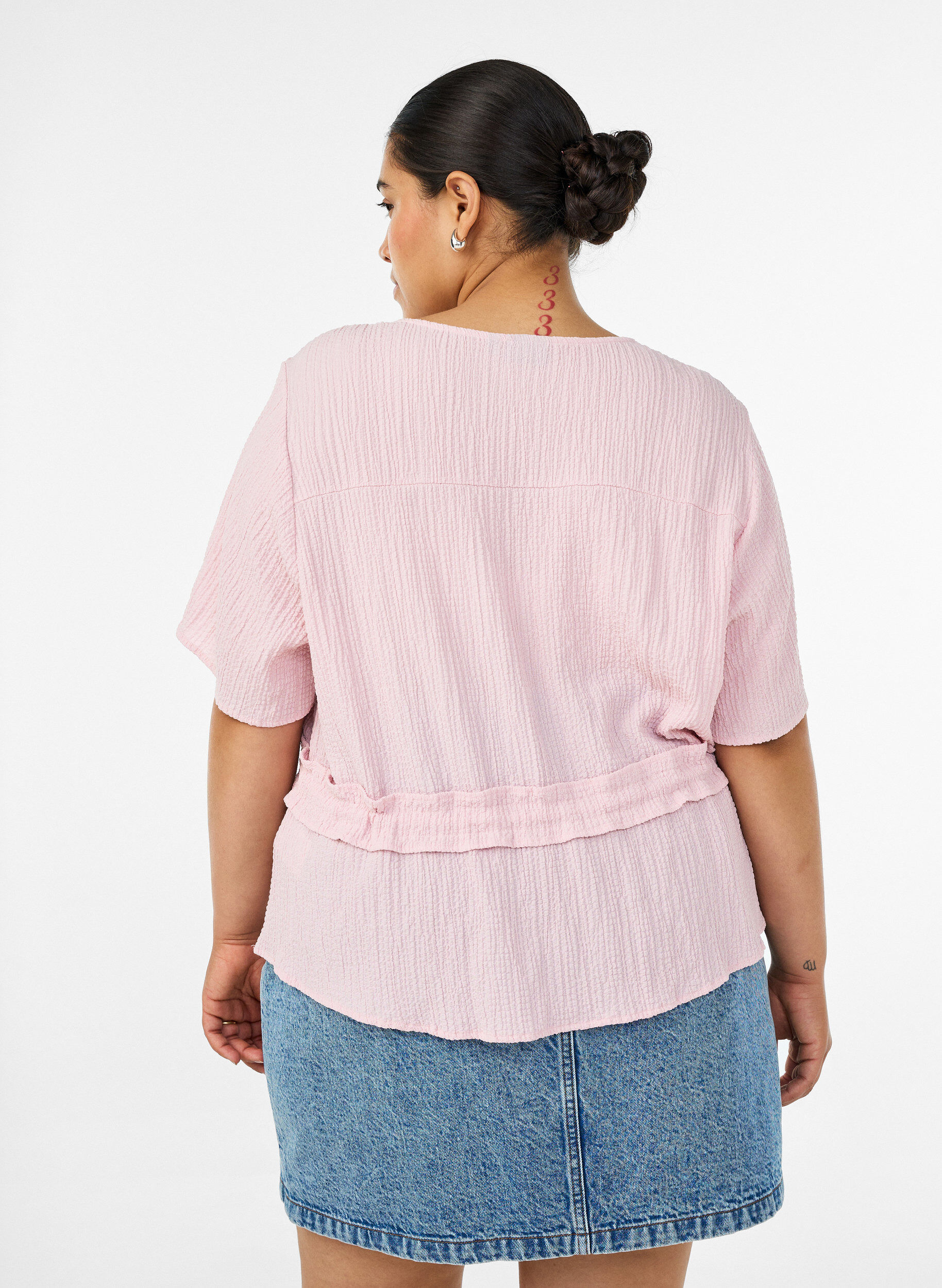 ZizziBluse med struktur og bindeb&aring;nd i taljen, Lyser&oslash;d, Model image number 2