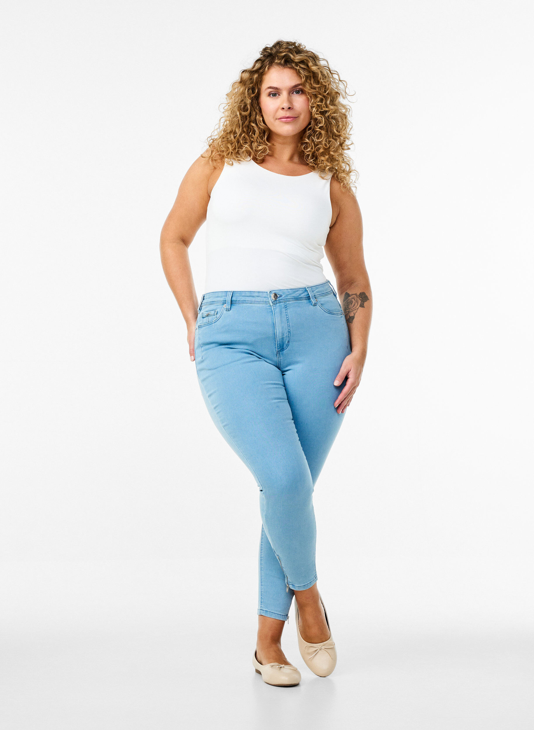 Cropped Amy jeans med lynl&aring;sdetalje, Bl&aring;, Model