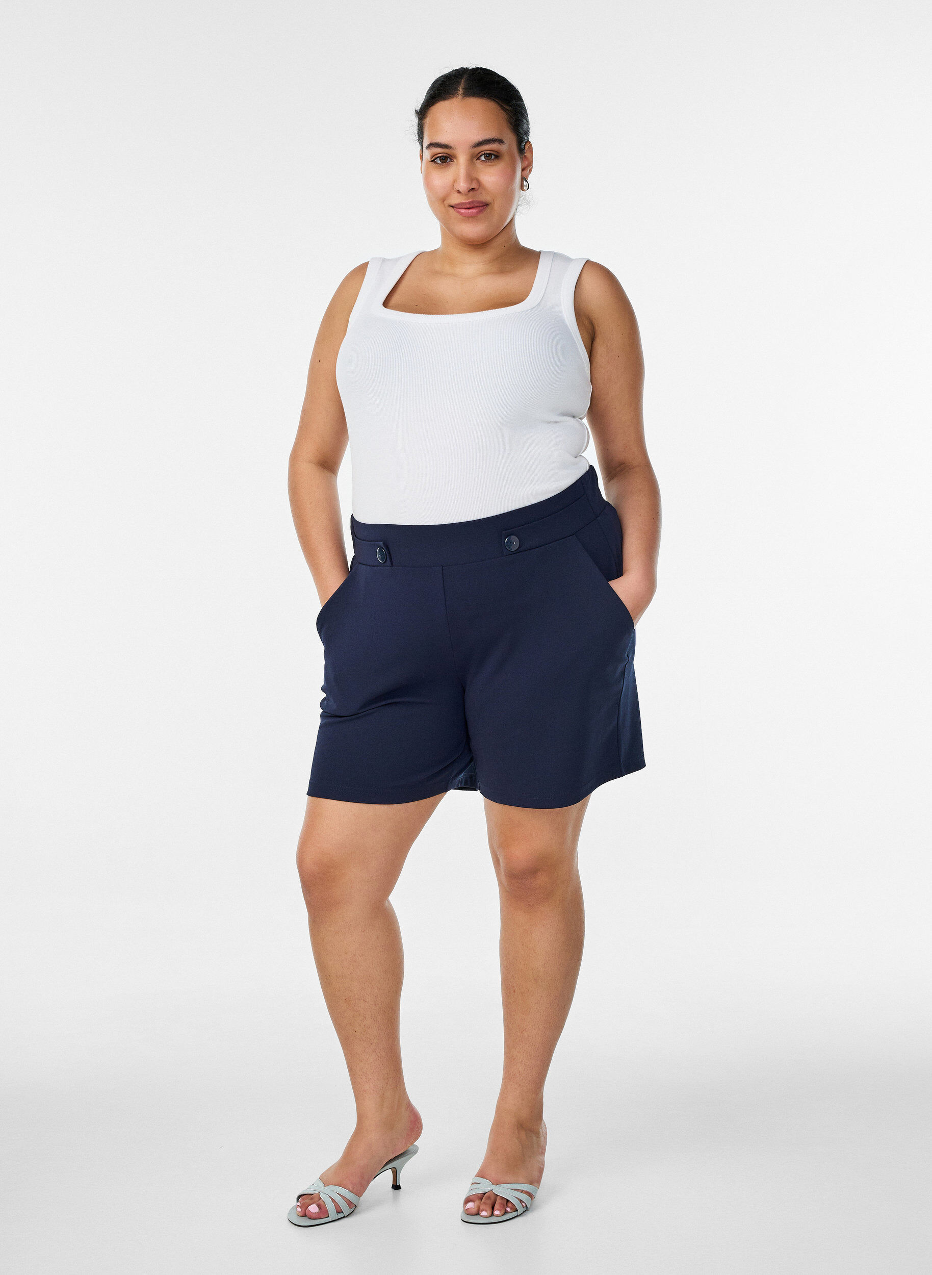 ZizziShorts med lommer og l&oslash;s pasform, Bl&aring;, Model image number 1