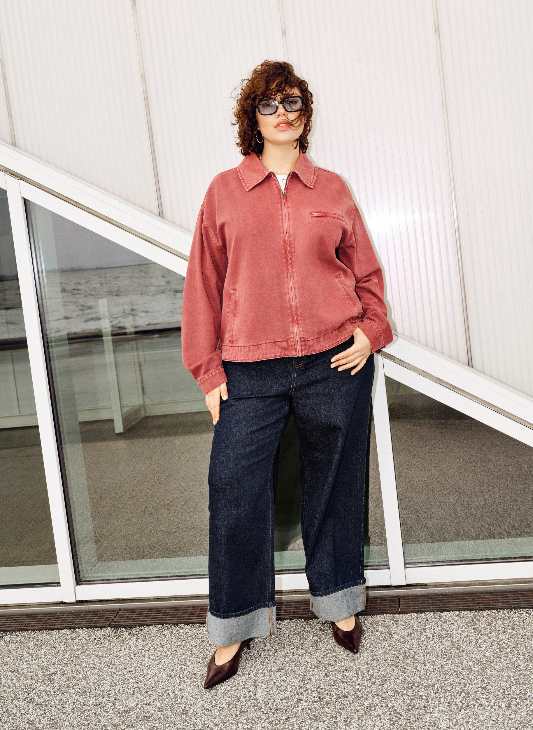 Straight fit jeans med brede ben og opsm&oslash;g