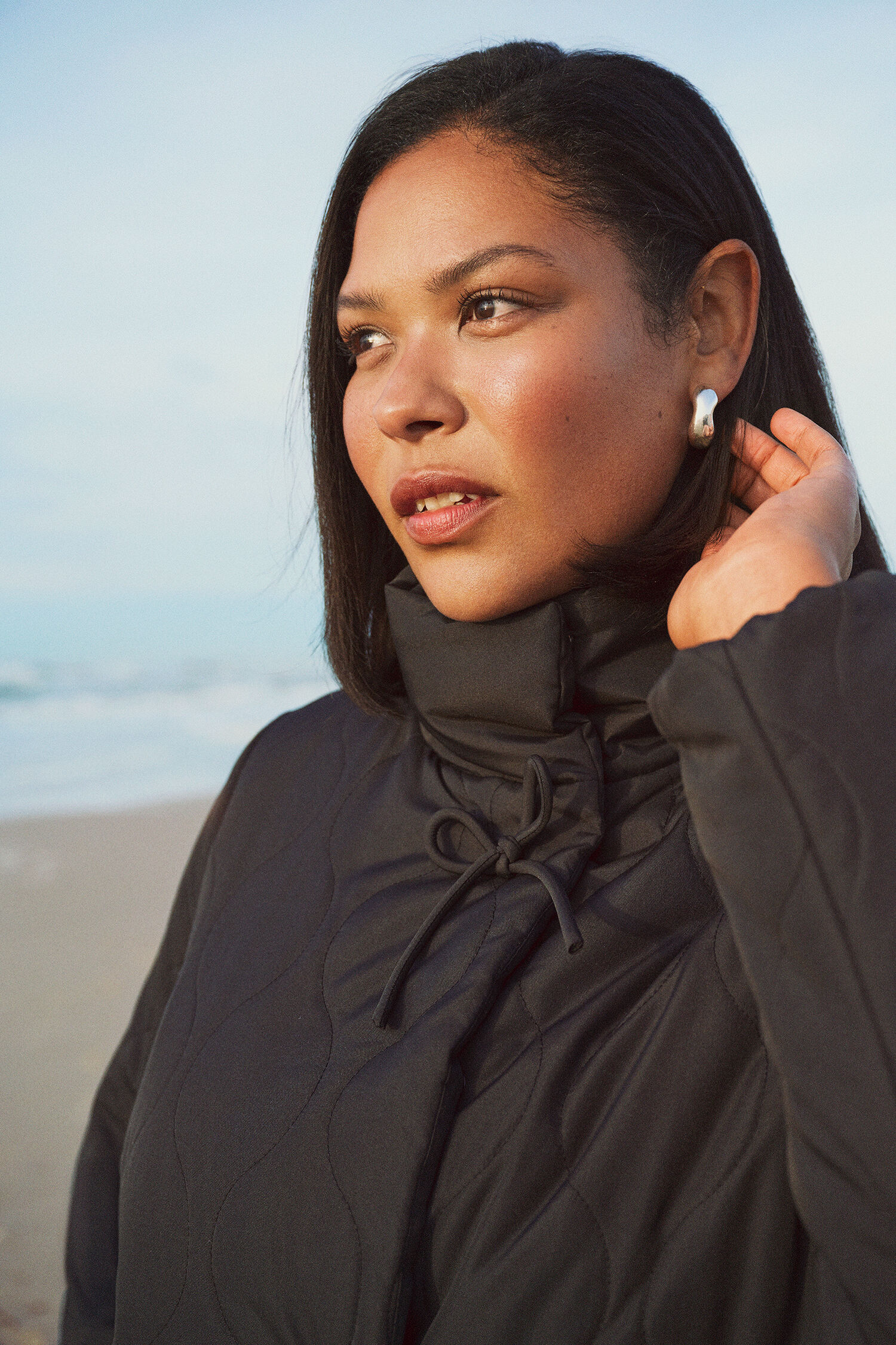 Zizzi Kort quiltet jakke med sl&oslash;jfer, , Model