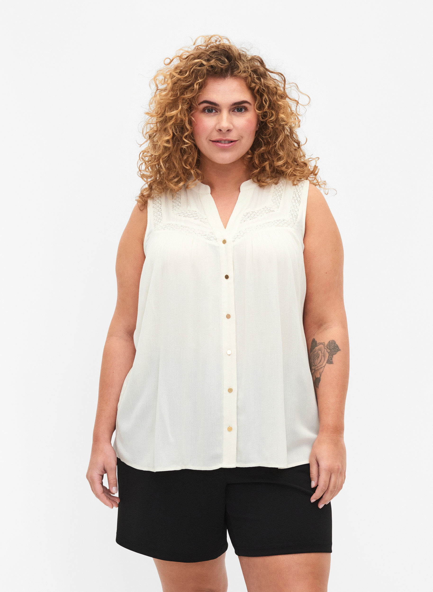 Zizzi &AElig;rmel&oslash;s viskose bluse med h&aelig;klet detalje, Bone White, Model image number 0