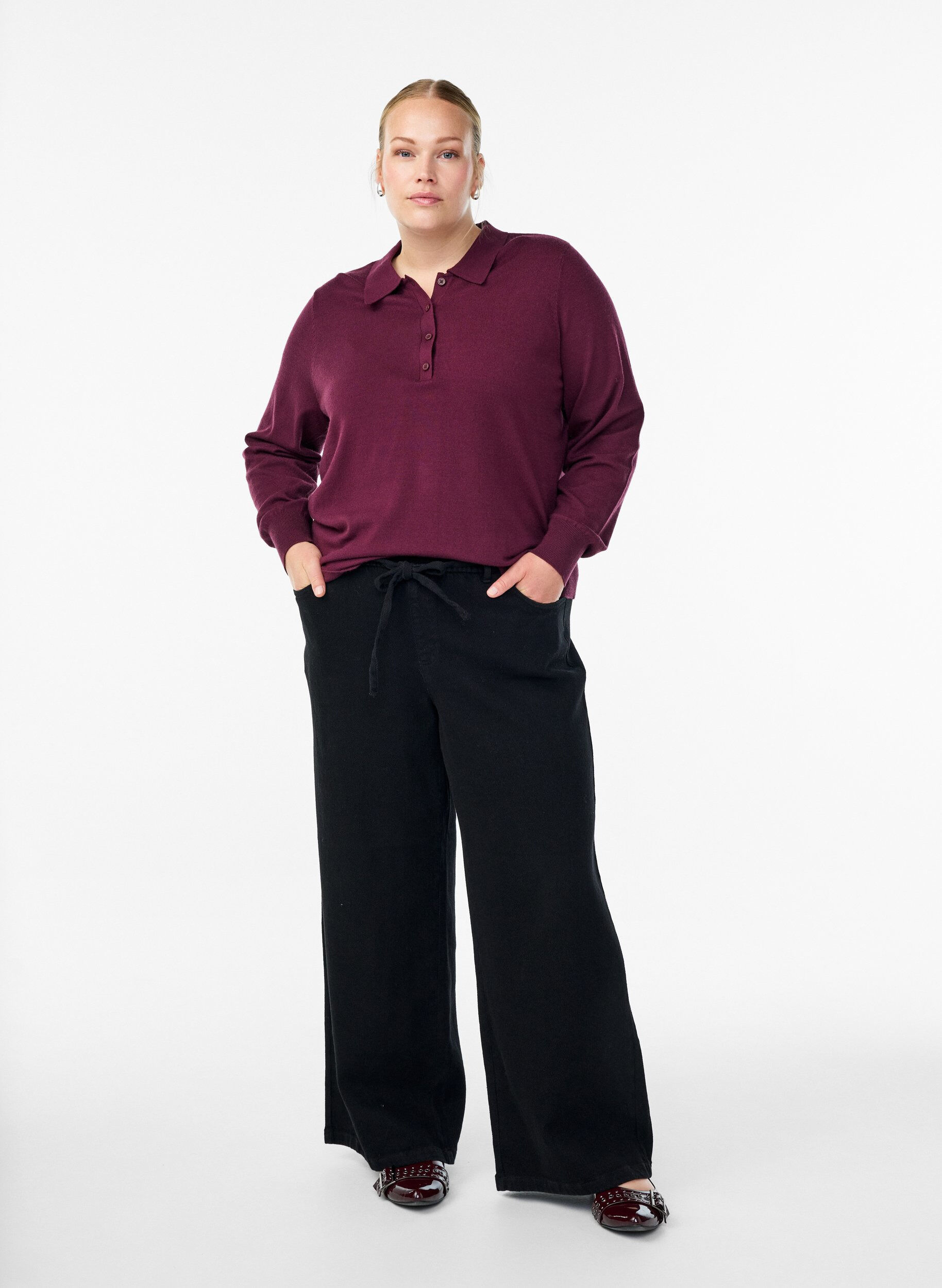 Zizzi Strikbluse med polokrave, M&oslash;rk Bordeaux, Model image number 1