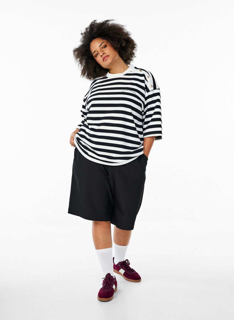 Stribet bluse med 3/4 ærmer og knapdetalje, Sort, Model image number 1