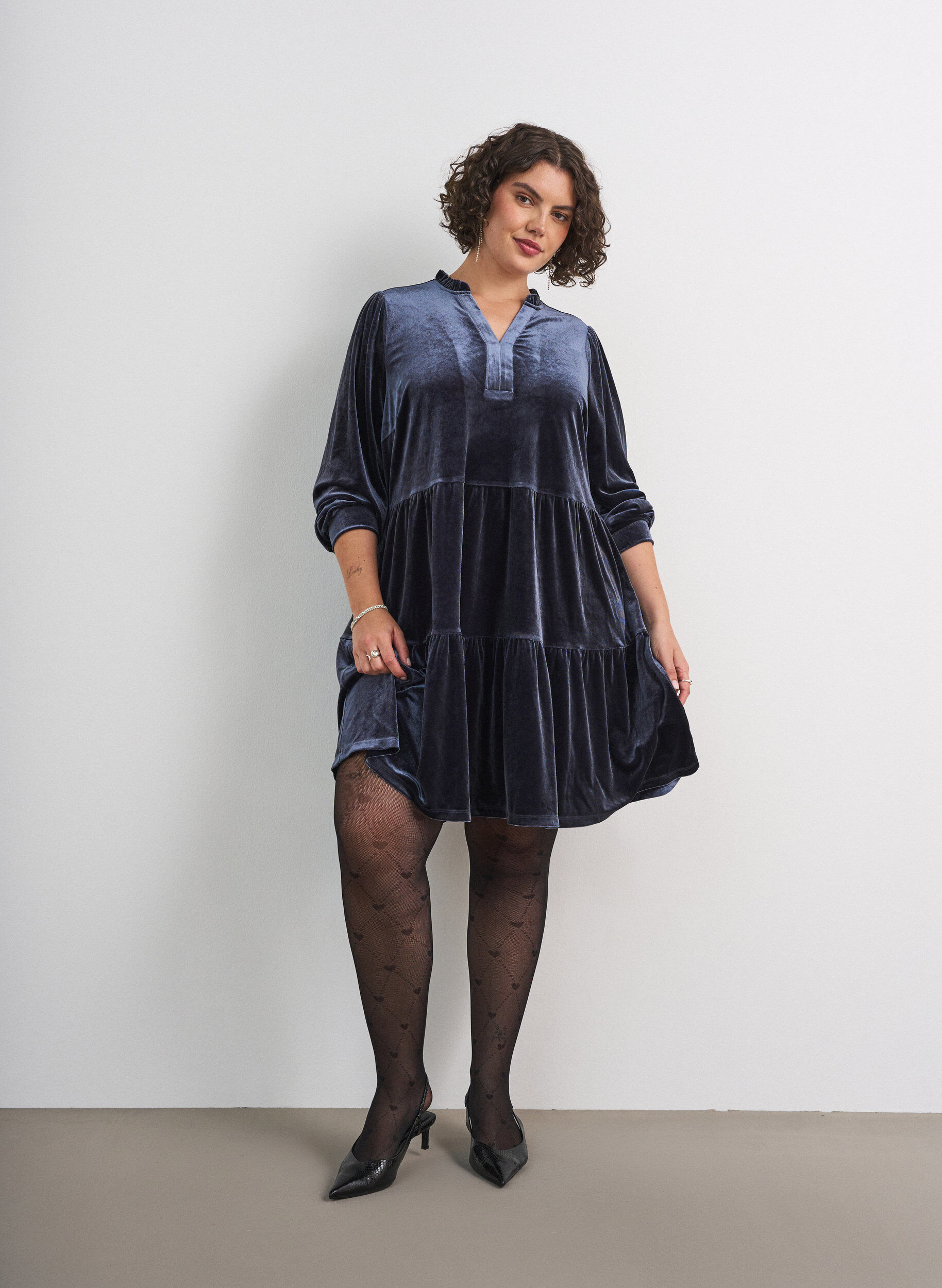 ZizziKort velourkjole med fl&aelig;sekrave og lange &aelig;rmer, Bl&aring;, Model image number 1