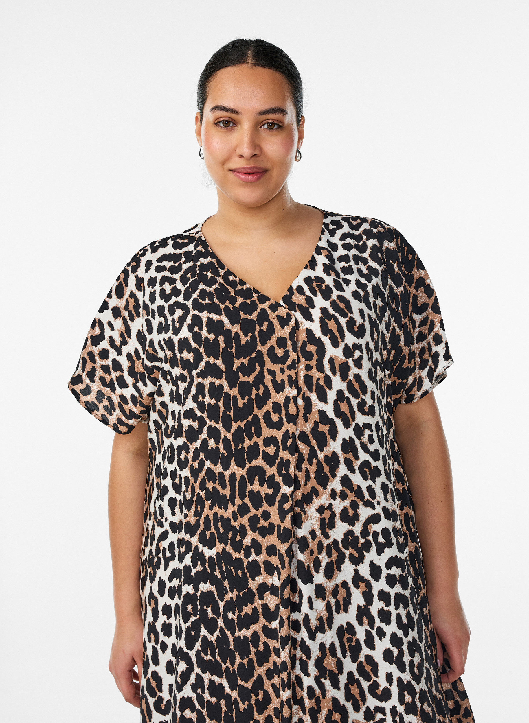 ZizziV-hals kjole i viskose, Brun, Model image number 2