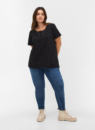 Økologisk bomulds t-shirt med snøredetalje, Black, Model image number 2