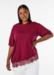 T-shirt med asymmetrisk blondekant, R&oslash;d, Model image number 0