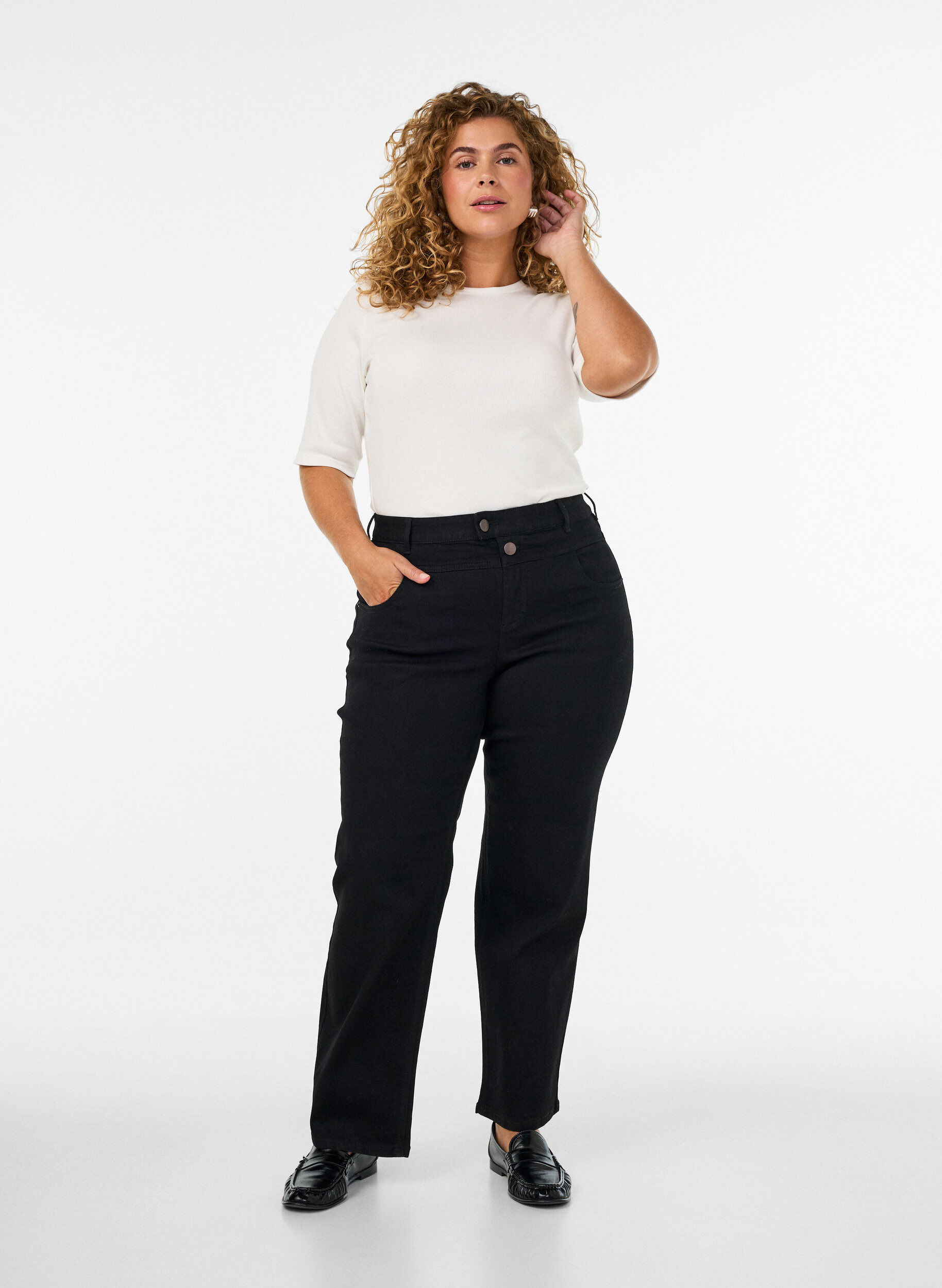Regular fit Gemma jeans med h&oslash;j talje, Sort, Model