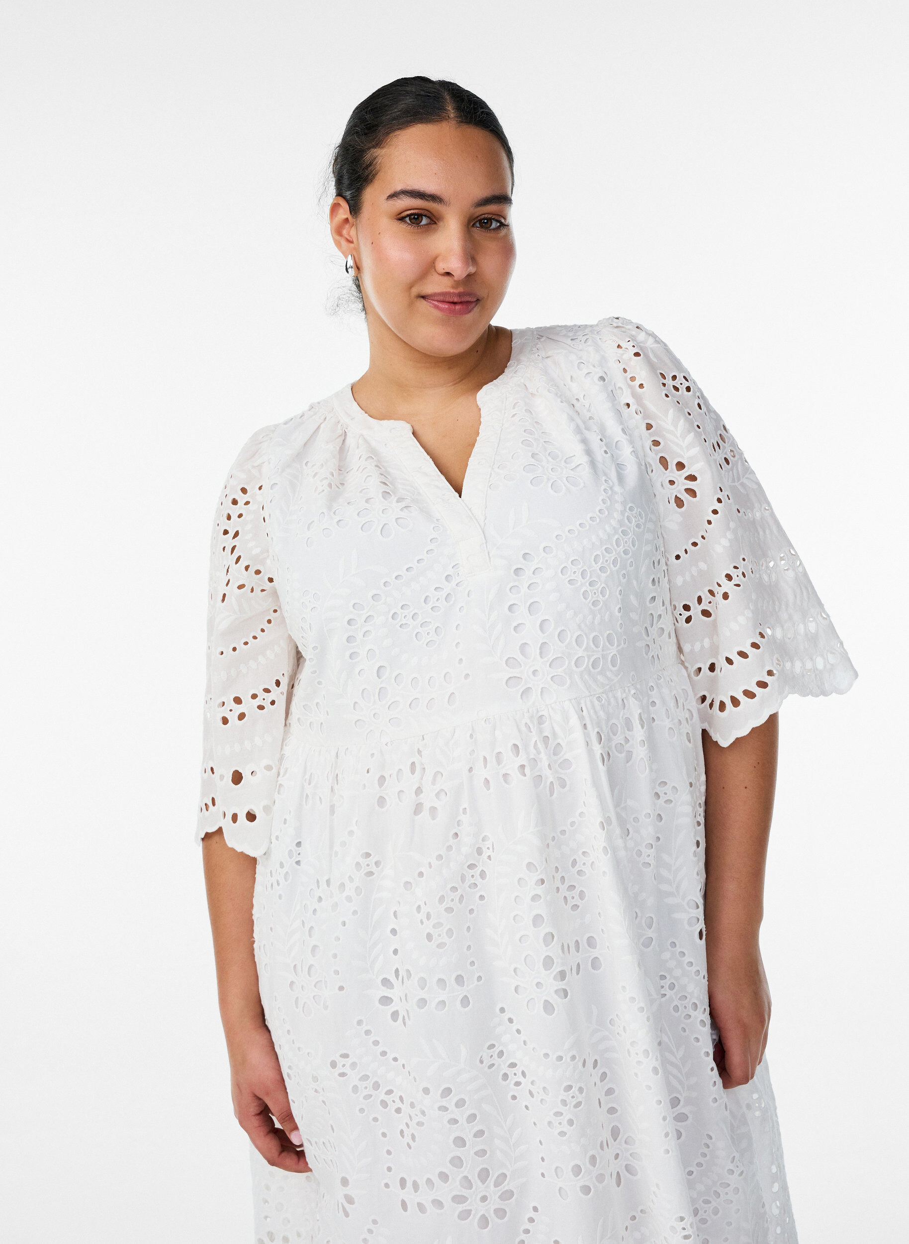 Zizzi Midikjole med broderi anglaise og empire-snit, Hvid, Model image number 2
