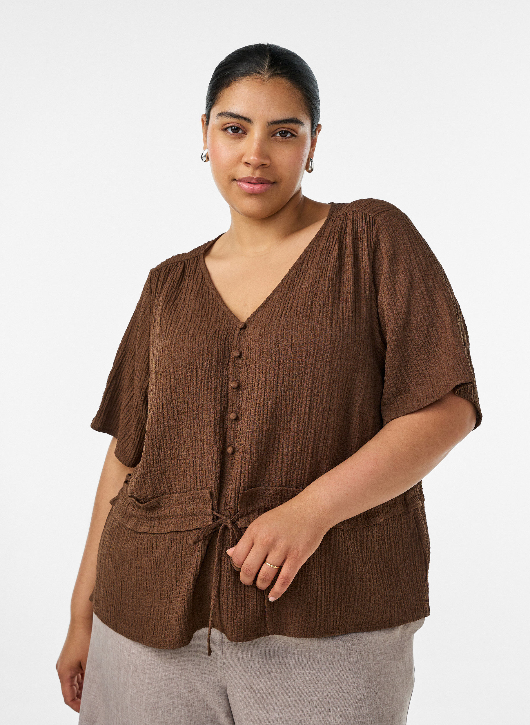 ZizziBluse med struktur og bindeb&aring;nd i taljen, Brun, Model image number 0