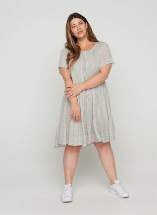 Kortærmet kjole med striber og knapper, White Stripe, Model image number 2
