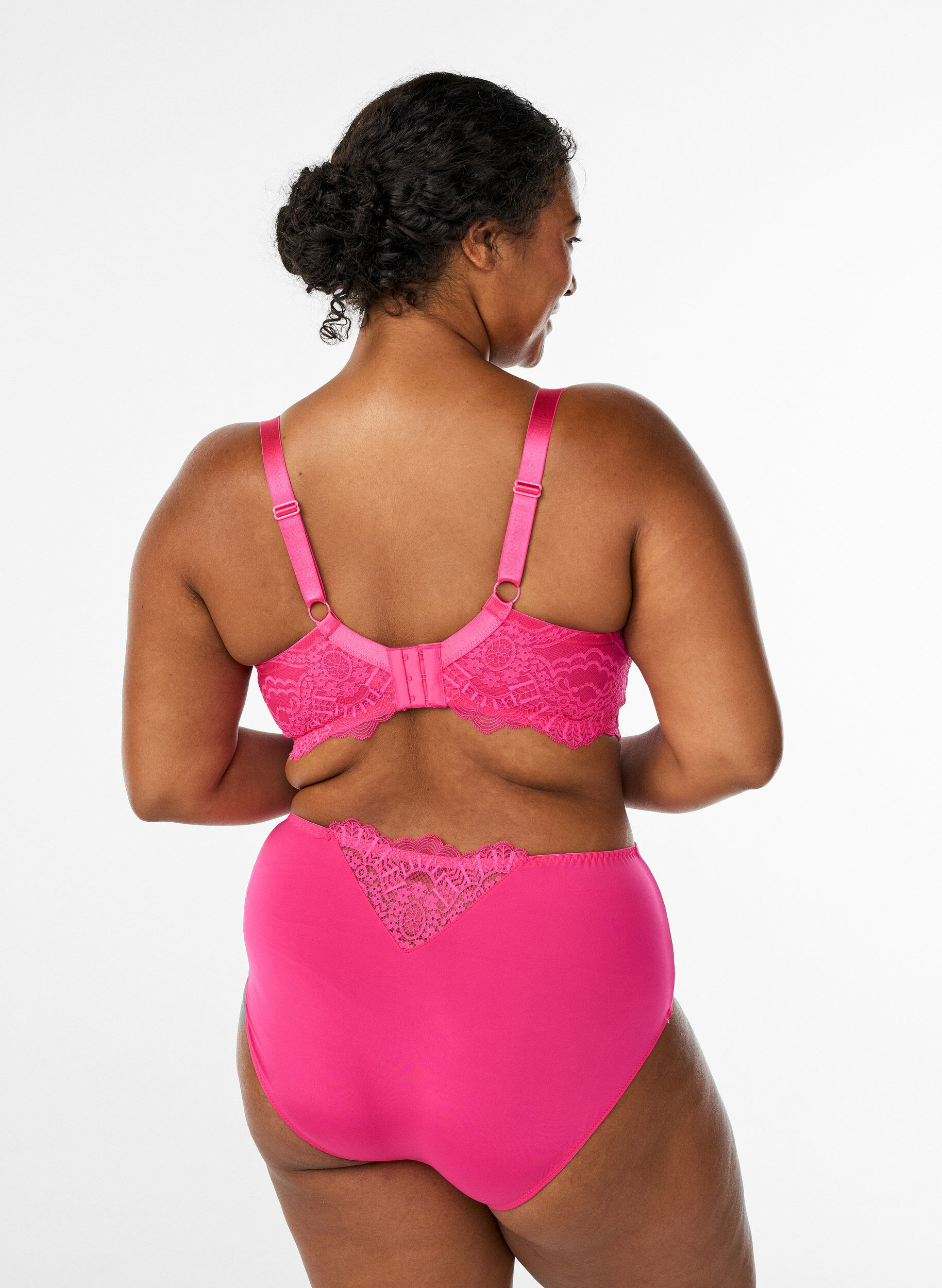 Zizzi Brief trusse i mikrofiber med blondedetaljer, Lyser&oslash;d, Model image number 1