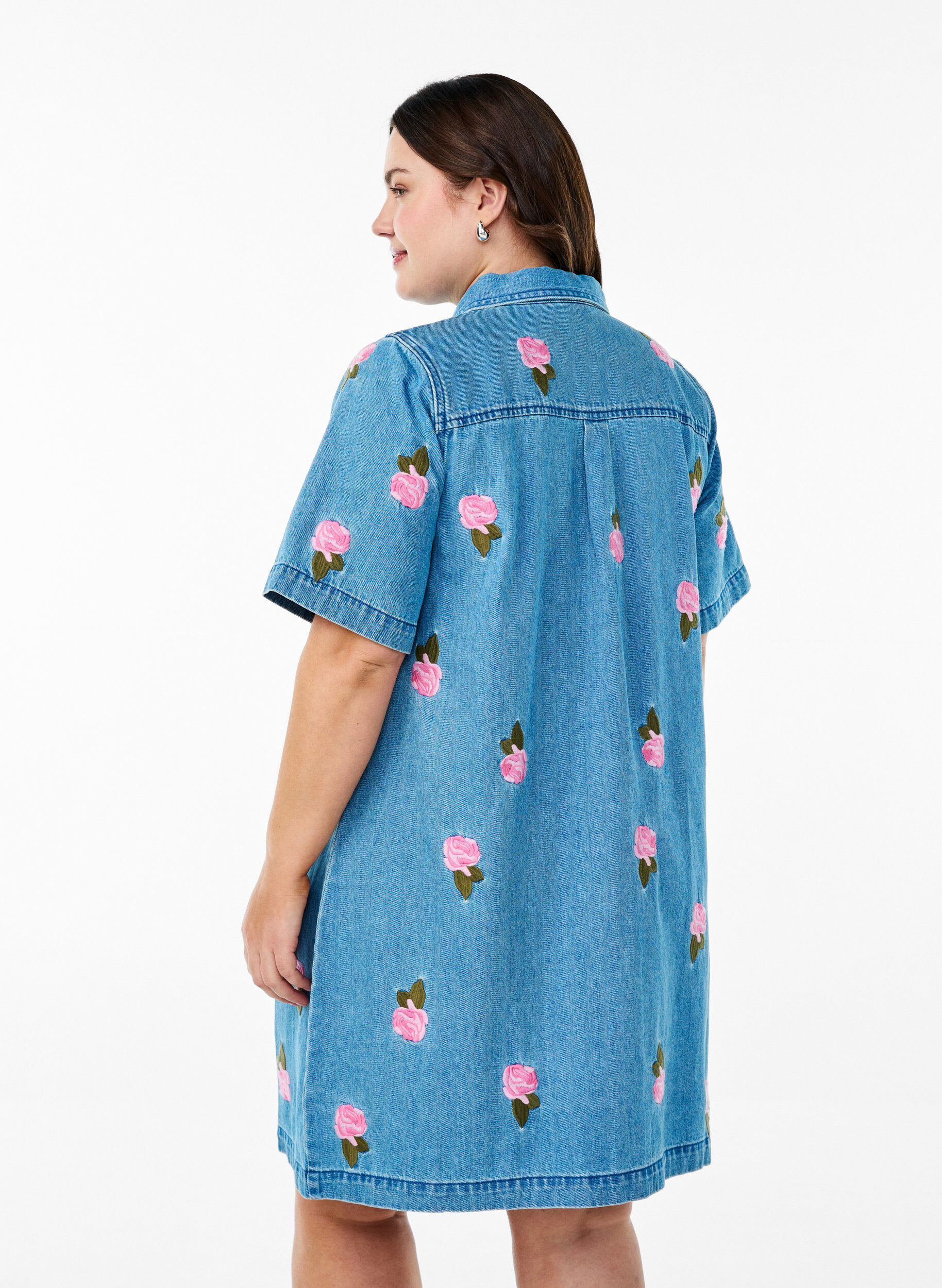 Zizzi Kort denimkjole med broderede blomster, LBD w. Flower, Model image number 1