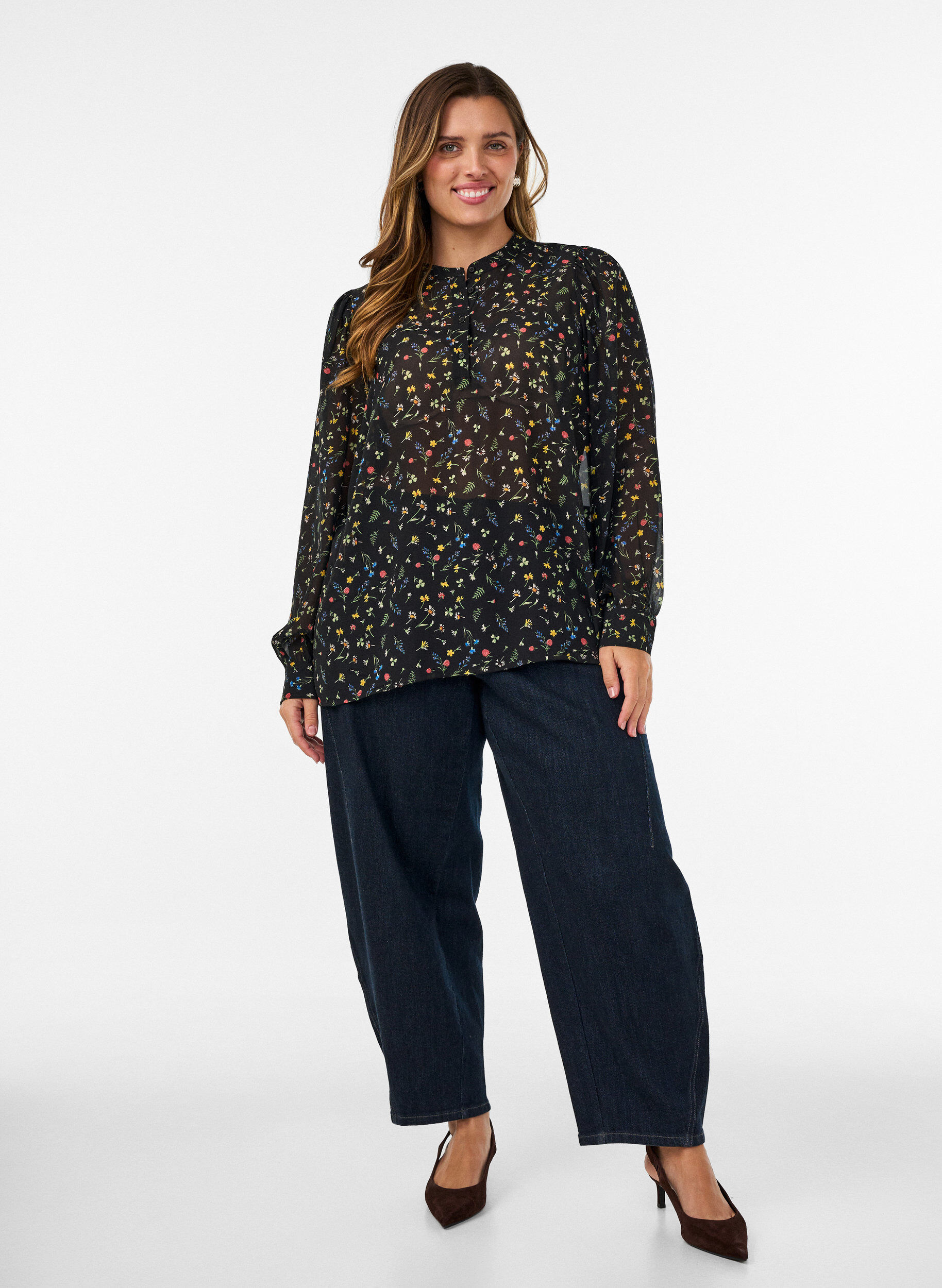 ZizziBluse med all-over print og kort knapstolpe, Sort, Model image number 1