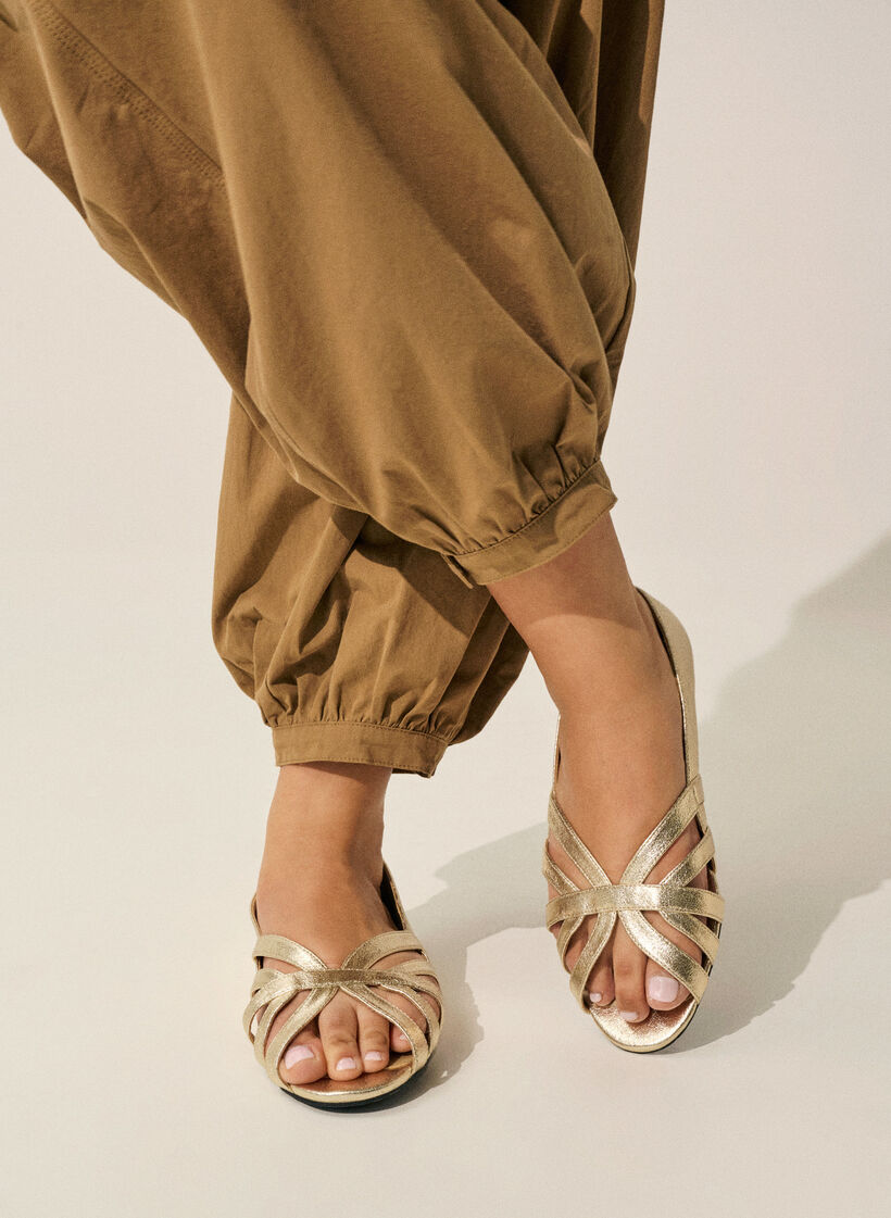 Guldfarvet ballerina med krydsede remme, Guld, Image image number 0