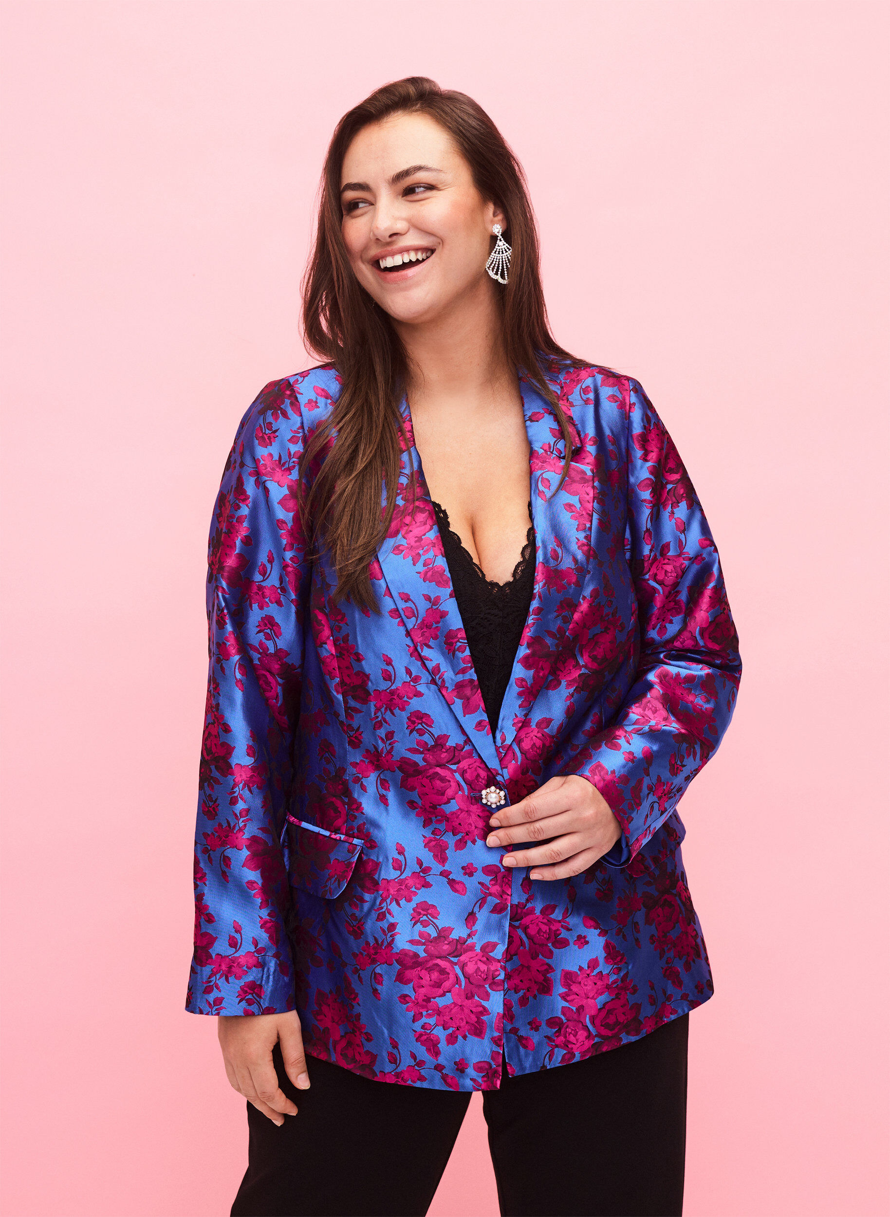 Zizzi Blomstret blazer med perleknap, Blue Quartz Jaquard, Model image number 0