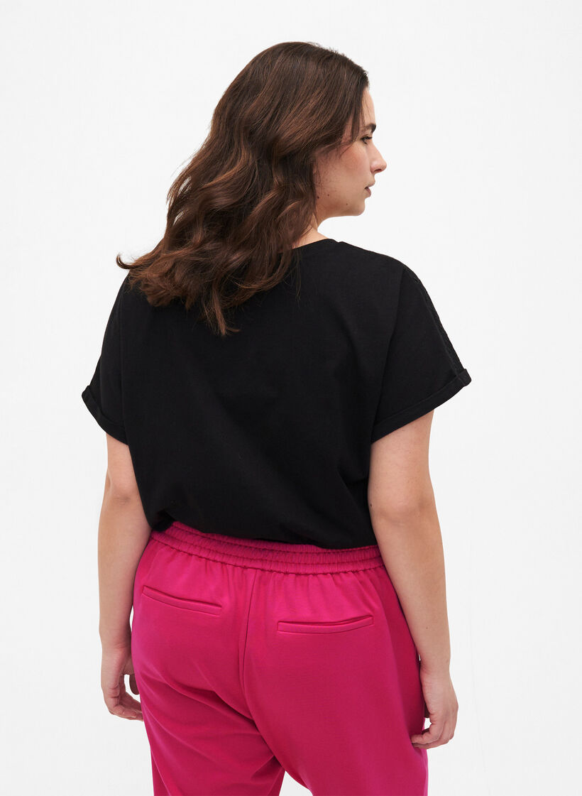 T-shirt i økologisk bomuld med broderi anglaise, Black, Model image number 1