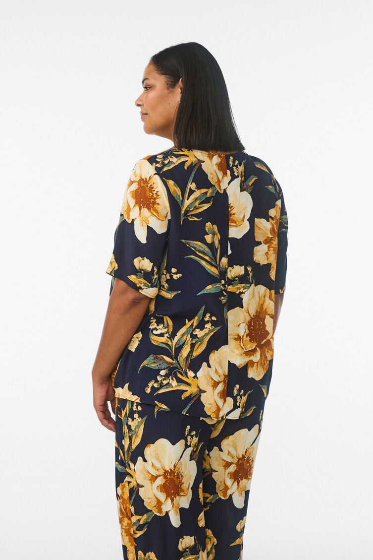 Kort&aelig;rmet bluse i viskose med print, Bl&aring;, Model image number 2