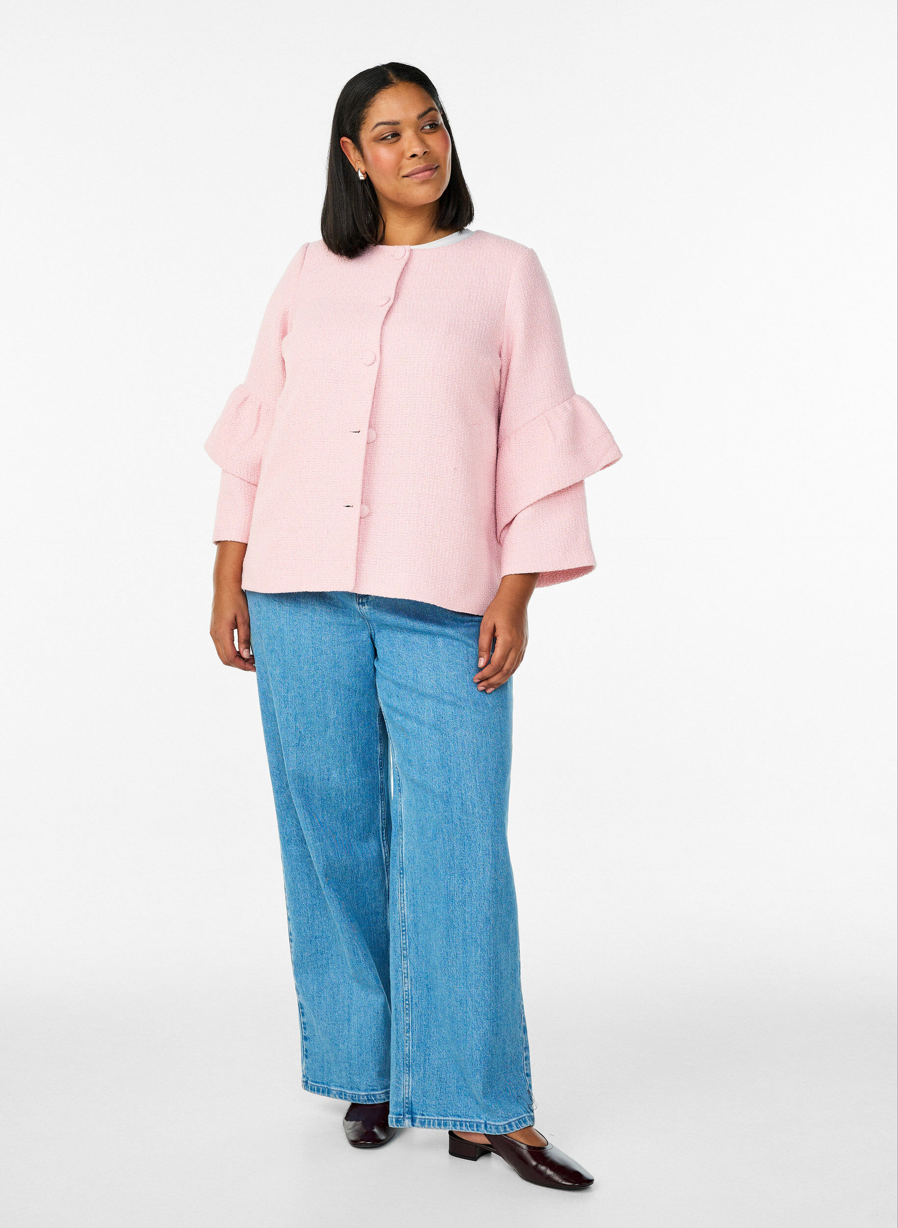 ZizziBoucl&eacute;jakke med fl&aelig;sedetaljer, Lyser&oslash;d, Model image number 1
