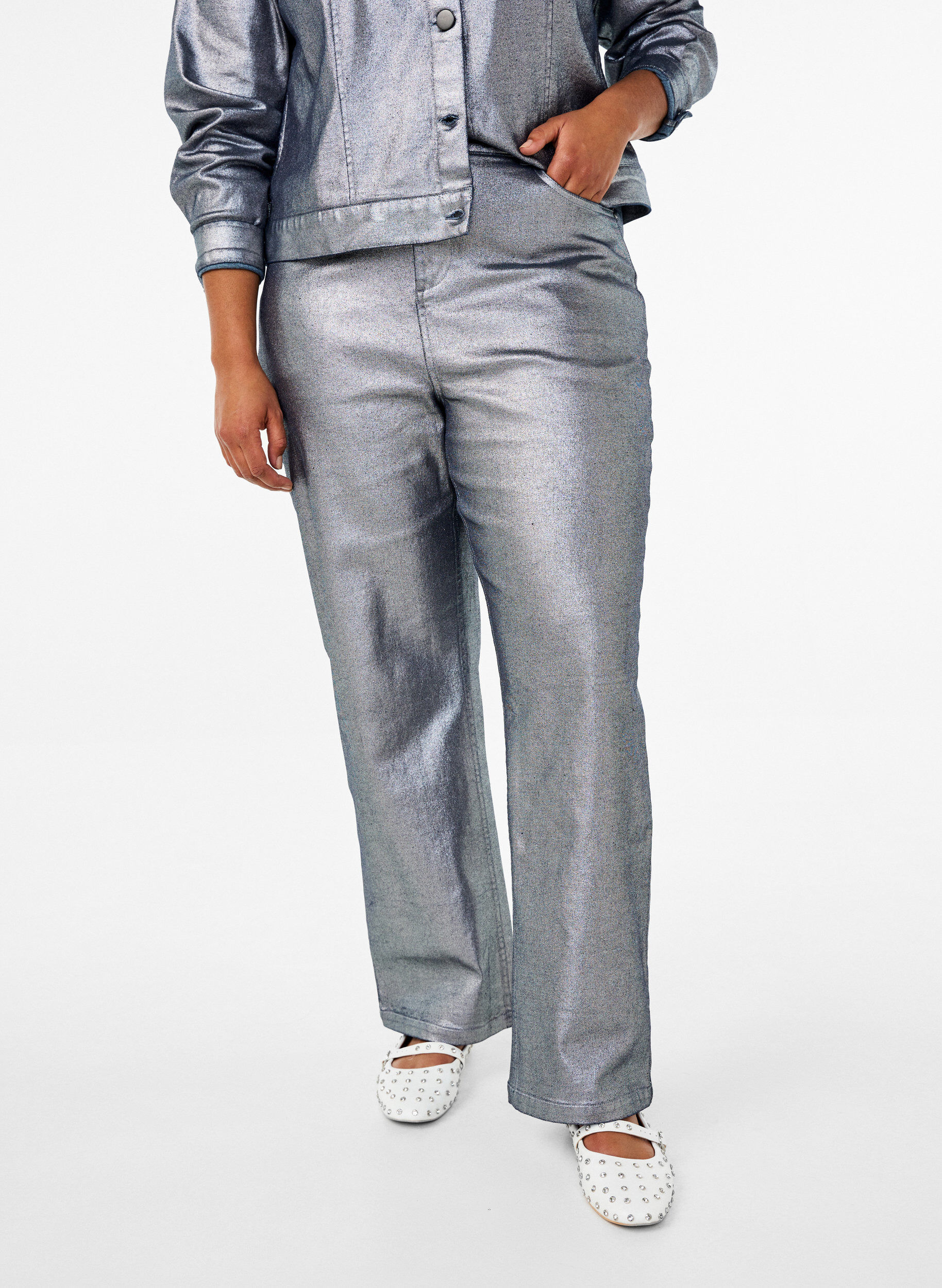 Zizzi S&oslash;lv coatede jeans med h&oslash;j talje, Gun Silver , Model image number 2