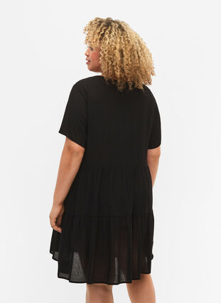 Kortærmet viskose kjole med a-form, Black, Model image number 1