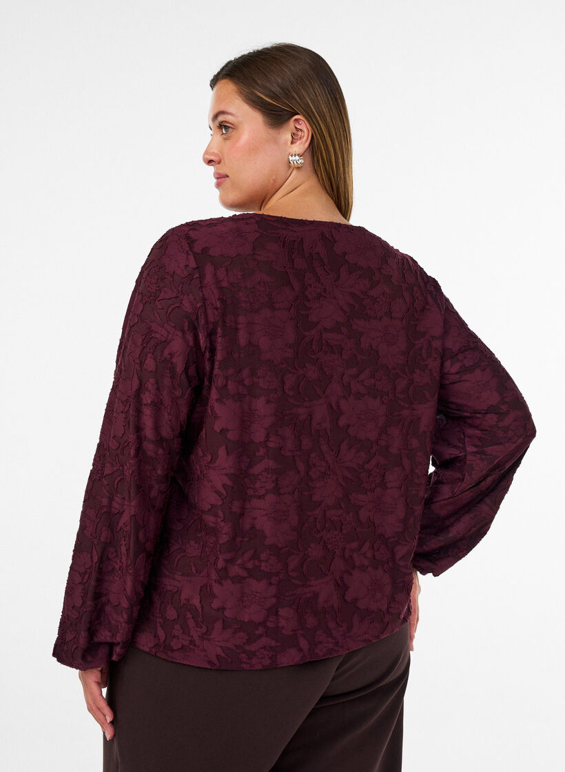 Transparent bluse med blomsterstruktur og lange &aelig;rmer, R&oslash;d, Model image number 2