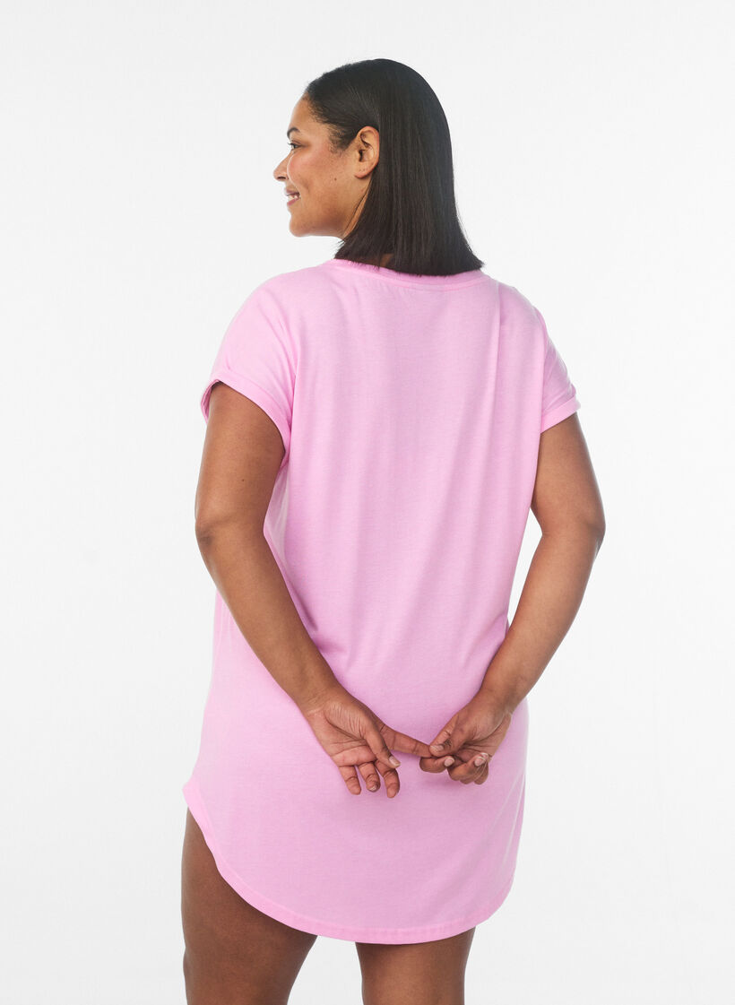 Kort&aelig;rmet natkjole med tekstprint, Lyser&oslash;d, Model image number 2