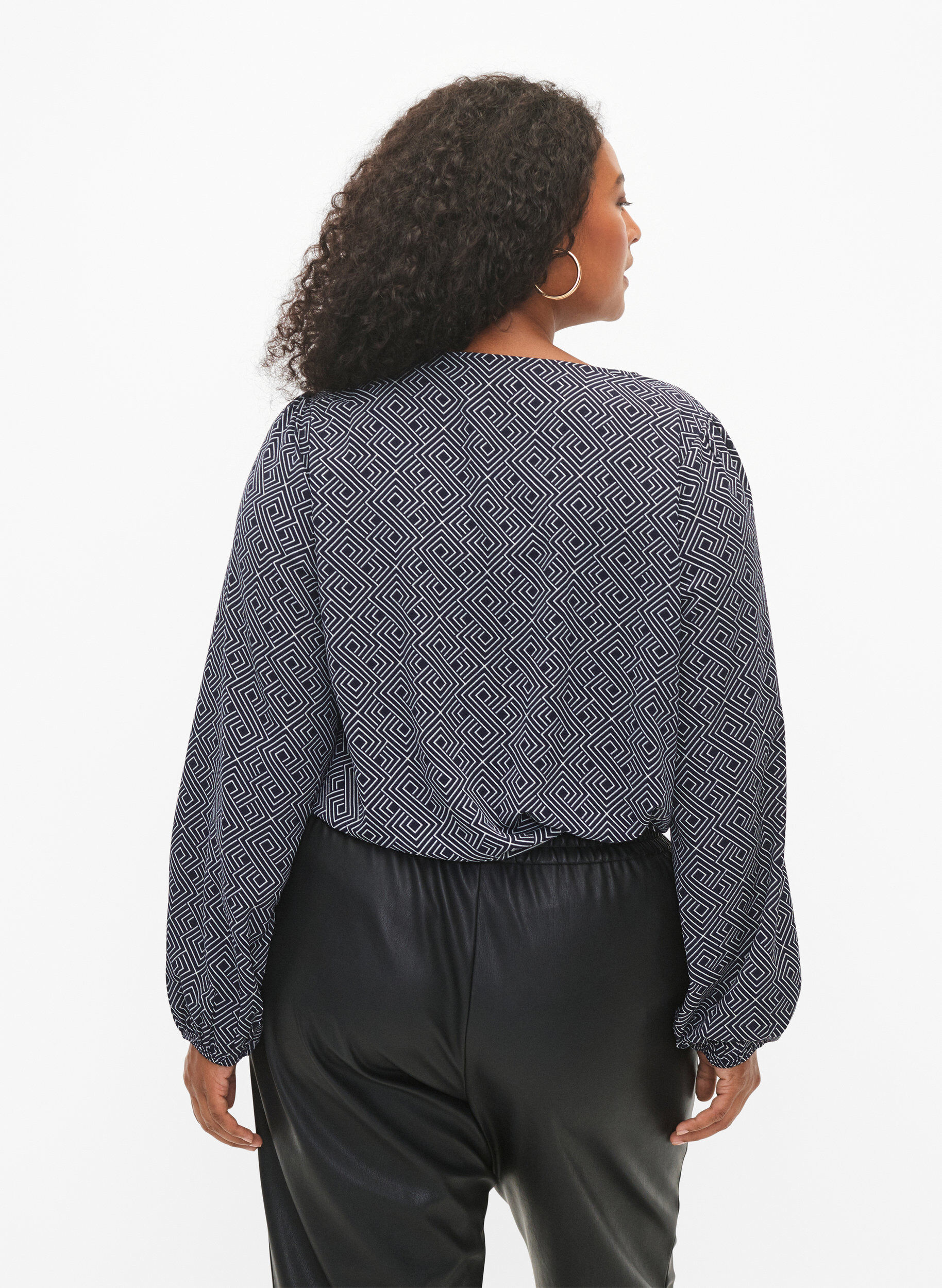 Zizzi Skjortebluse med v-hals og print, Navy Graphic AOP, Model image number 1