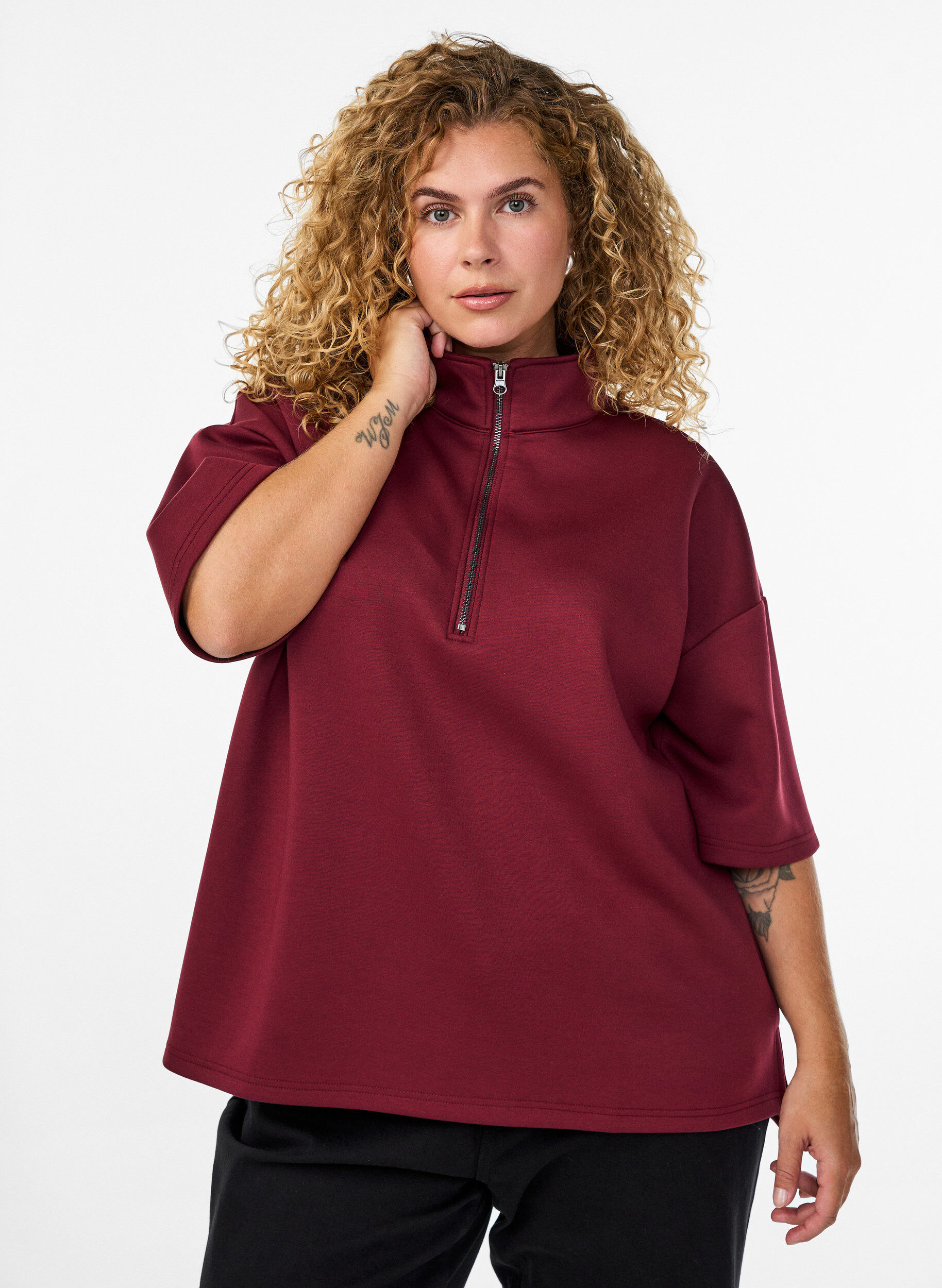 Sweatbluse med korte &aelig;rmer og h&oslash;j krave, M&oslash;rk Bordeaux, Model