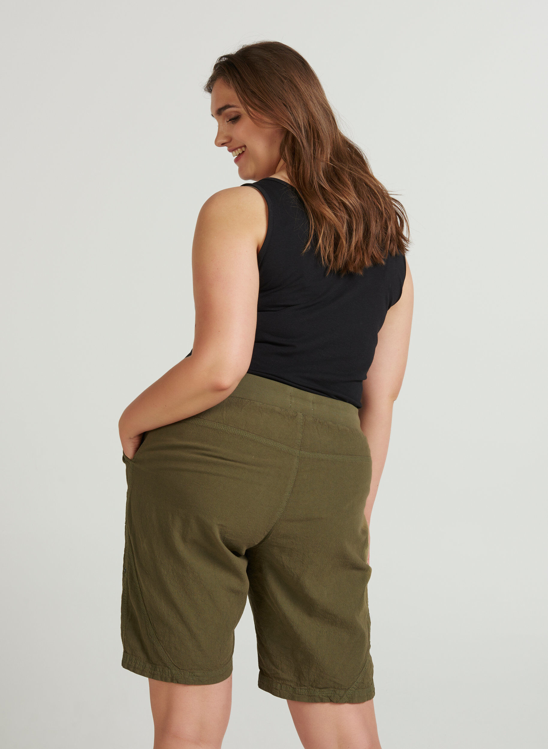 Zizzi L&oslash;se shorts i bomuld, Ivy green, Model image number 0