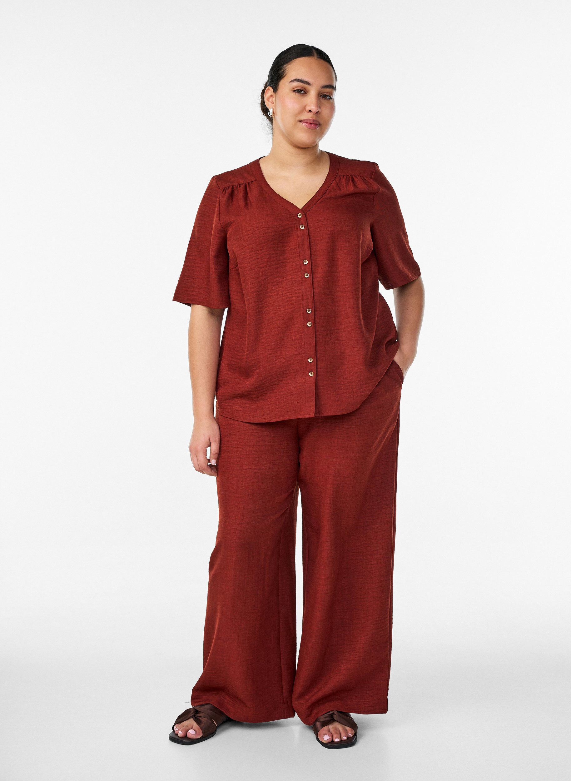 ZizziSkjortebluse med v-hals og korte &aelig;rmer, R&oslash;d, Model image number 1