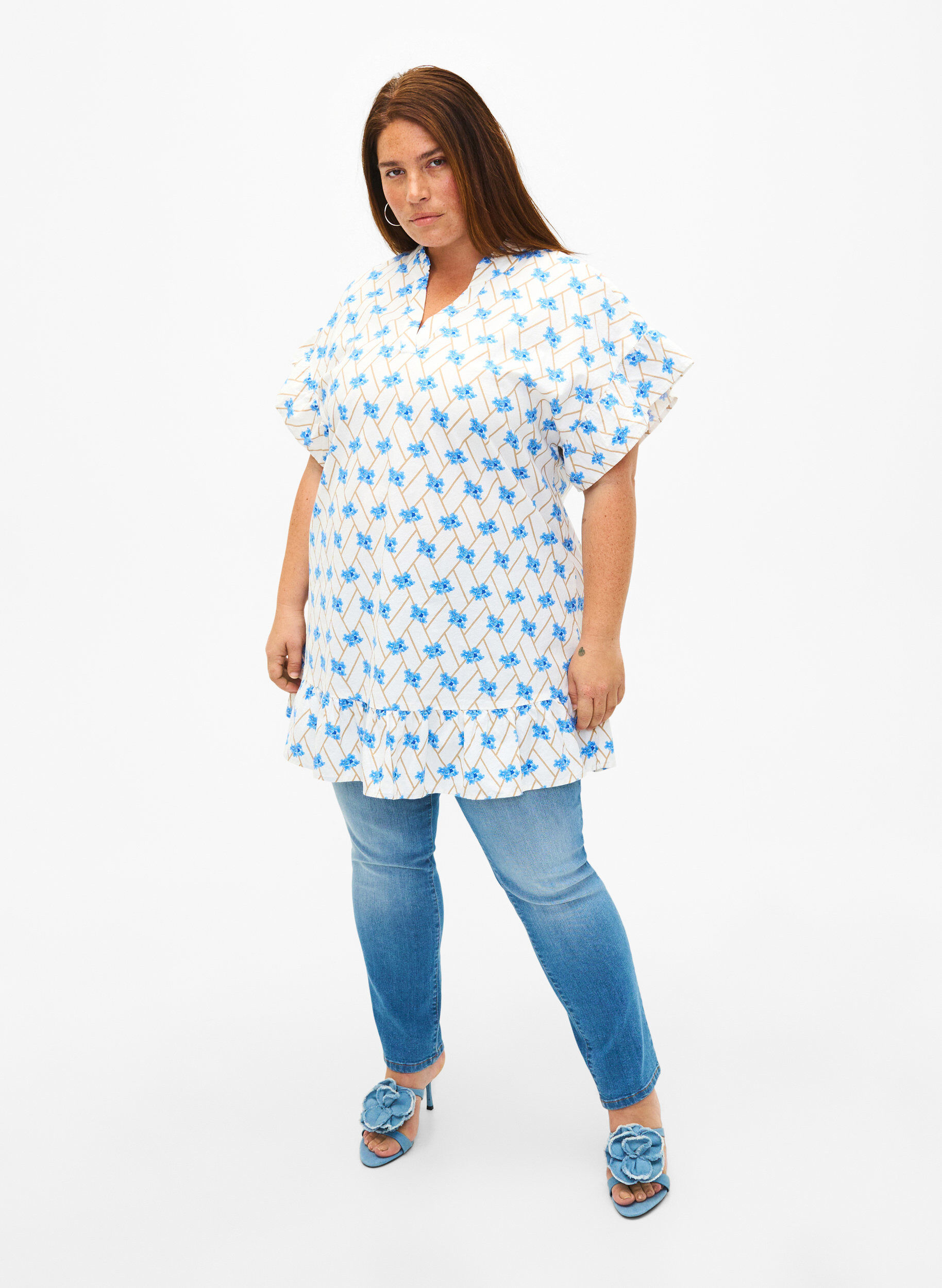 Zizzi Blomstret tunika i bomuld, Snow White Flower, Model image number 2