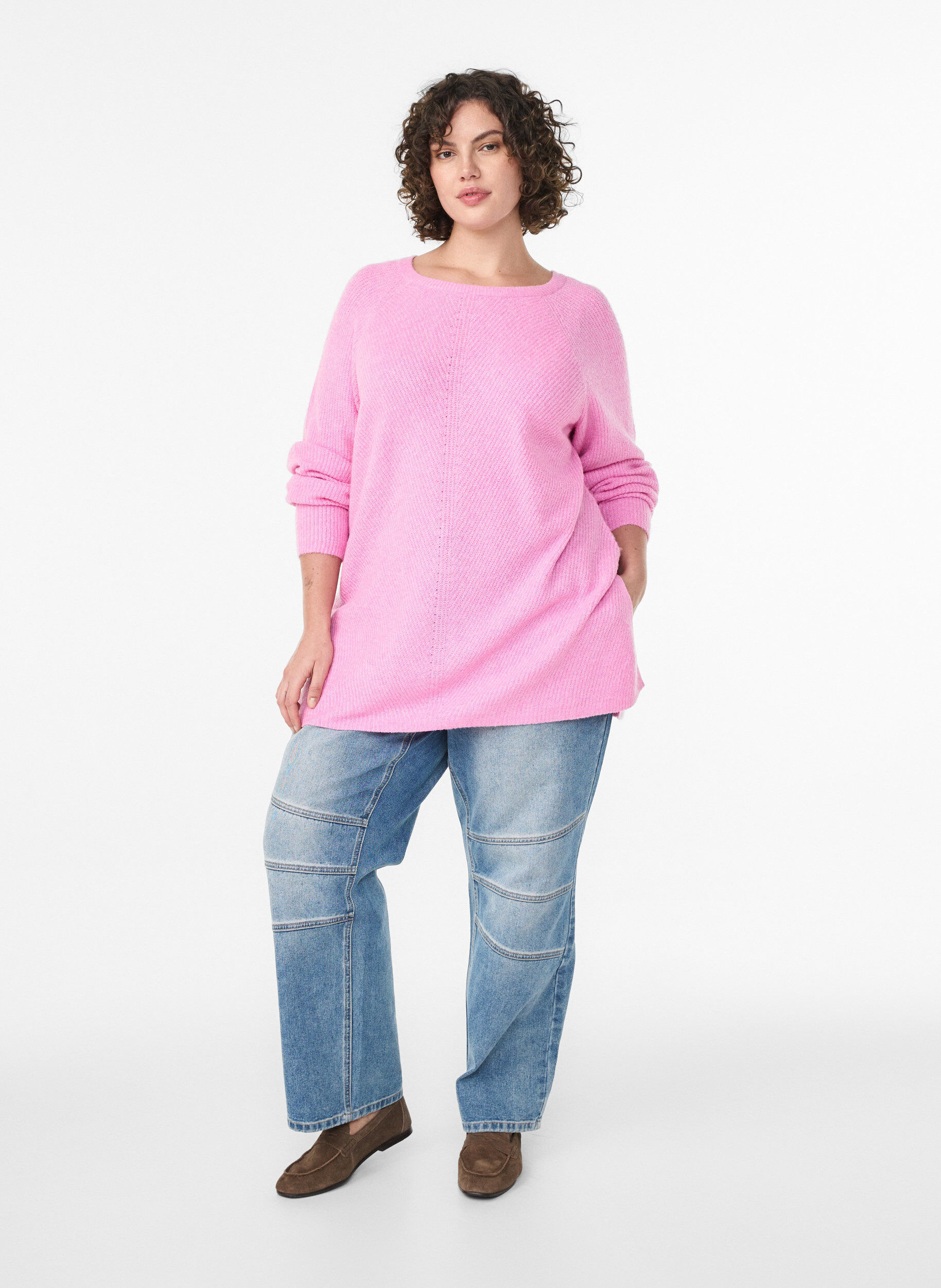 Zizzi Strikbluse med diagonalt m&oslash;nster og raglan&aelig;rmer, Lyser&oslash;d, Model image number 1
