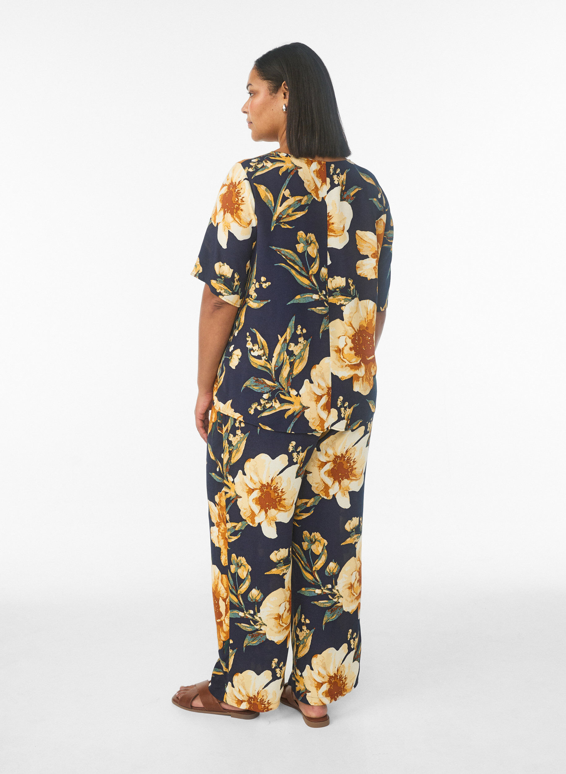 Zizzi L&oslash;se viskosebukser med print, Bl&aring;, Model image number 1