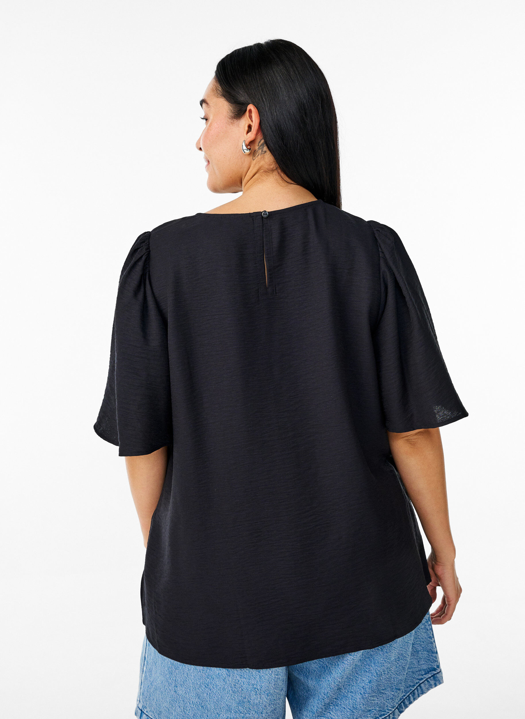Zizzi Bluse med korte, vide &aelig;rmer, Sort, Model image number 2